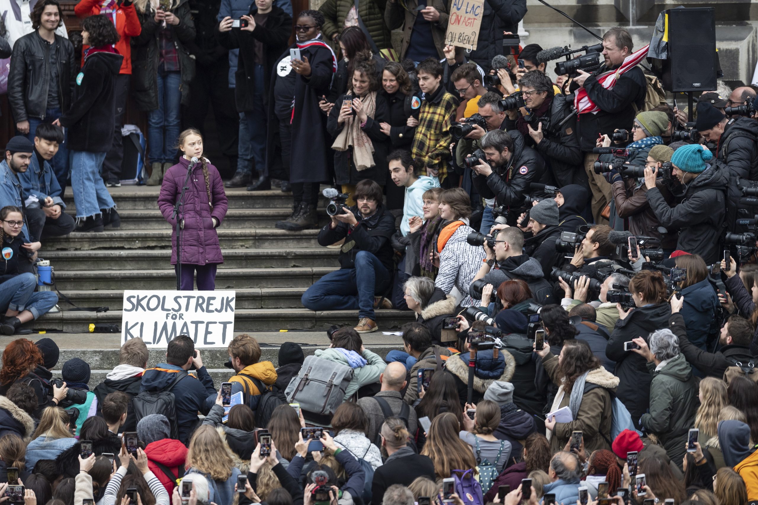 Ativista Greta Thunberg manifesta-se em Lausana antes do Fórum de Davos