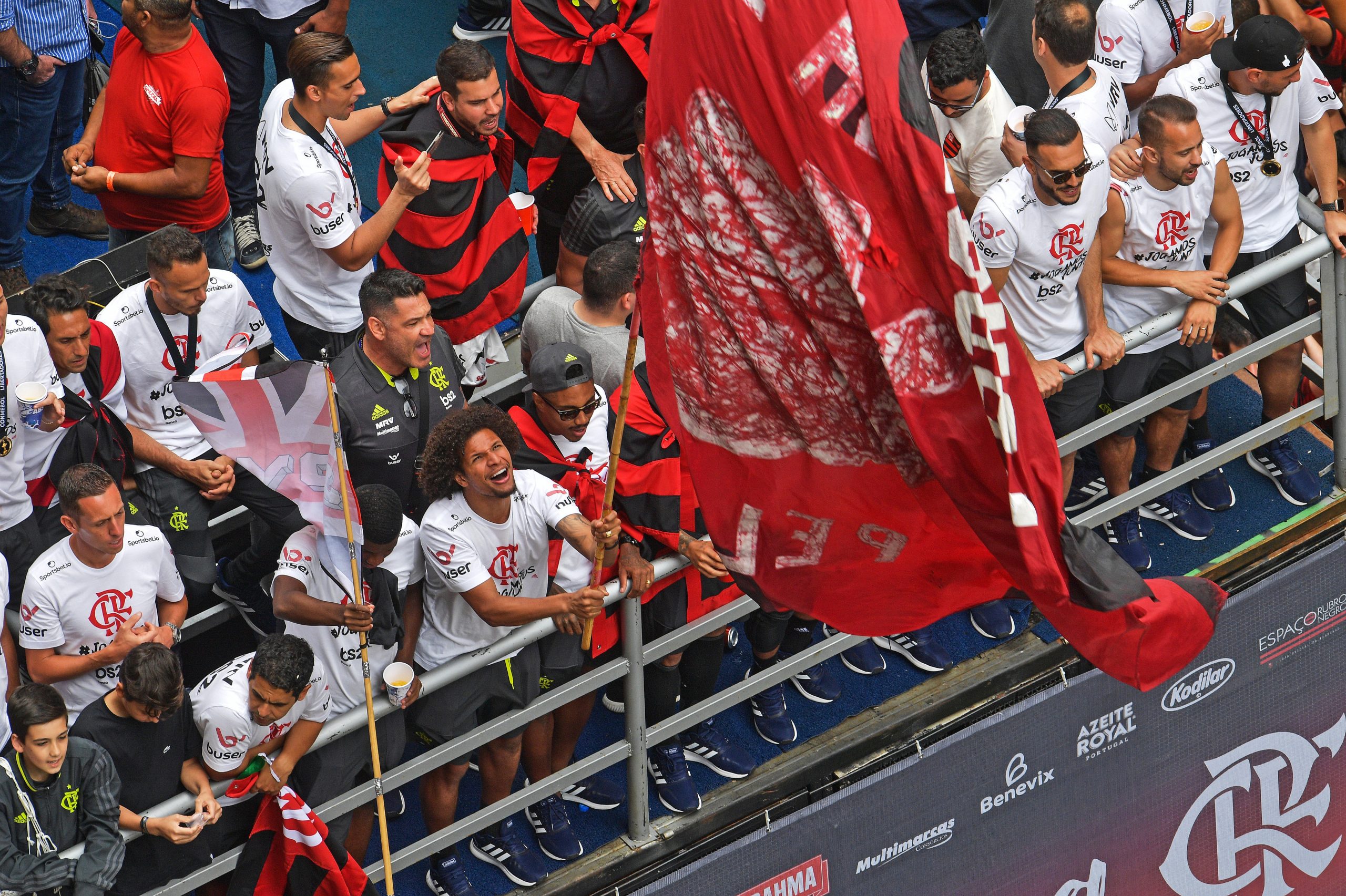 Brasileirão chega hoje ao fim. Flamengo entra em campo em festa, mas frente ao Santos que ainda tem algo a ganhar (ou perder)