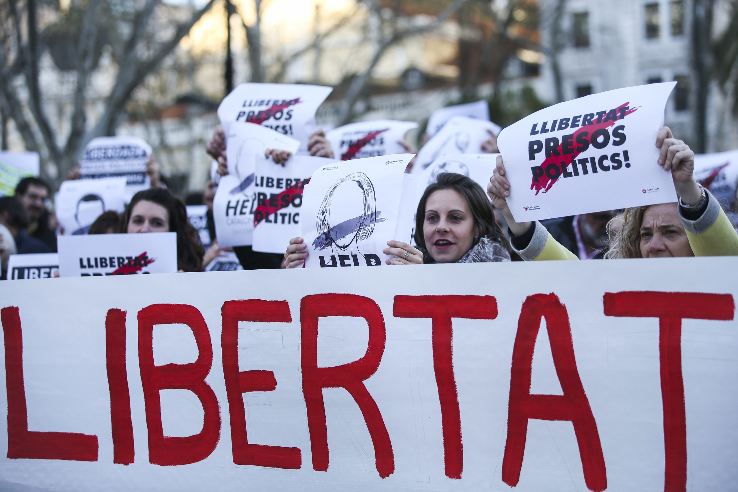 Detidos nove independentistas na Catalunha suspeitos de planear ações violentas