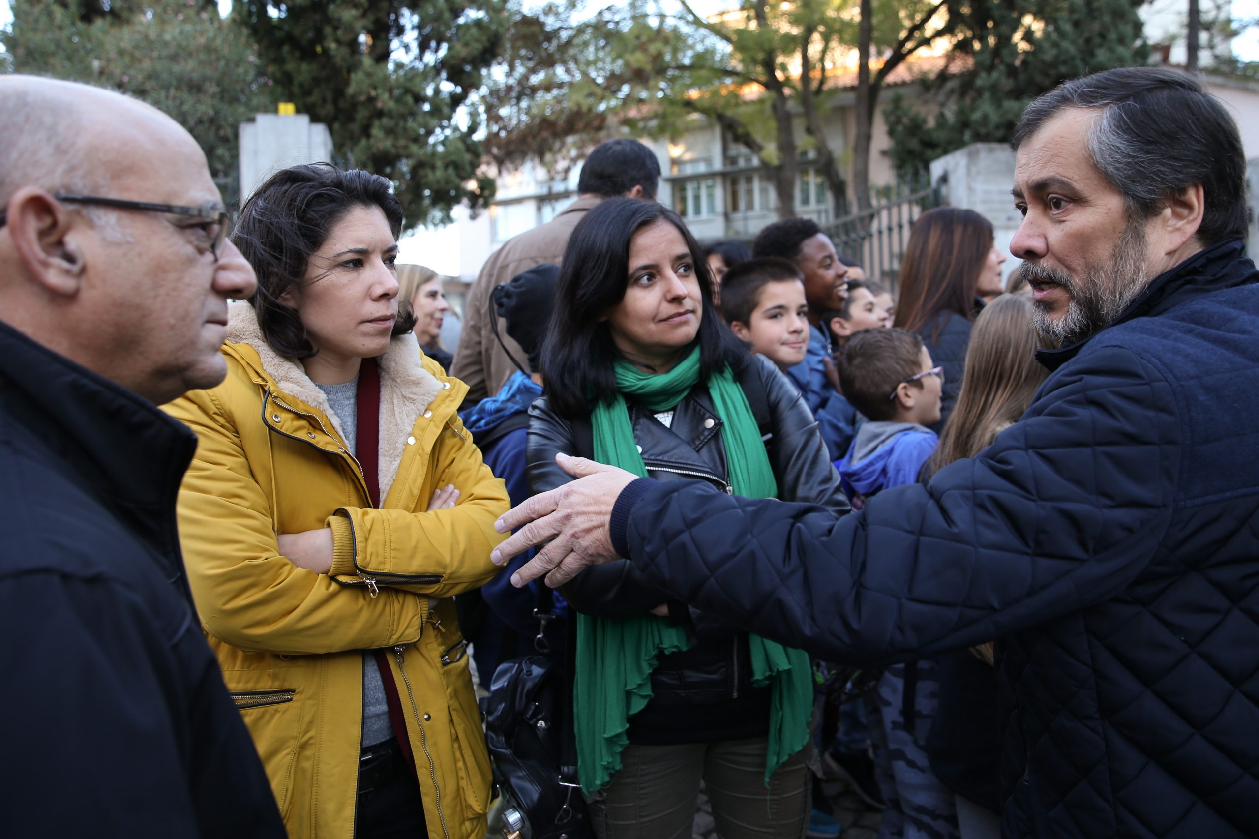 Greve: Professores iniciam desfile até à Assembleia da República ao som da ‘Grândola Vila Morena’