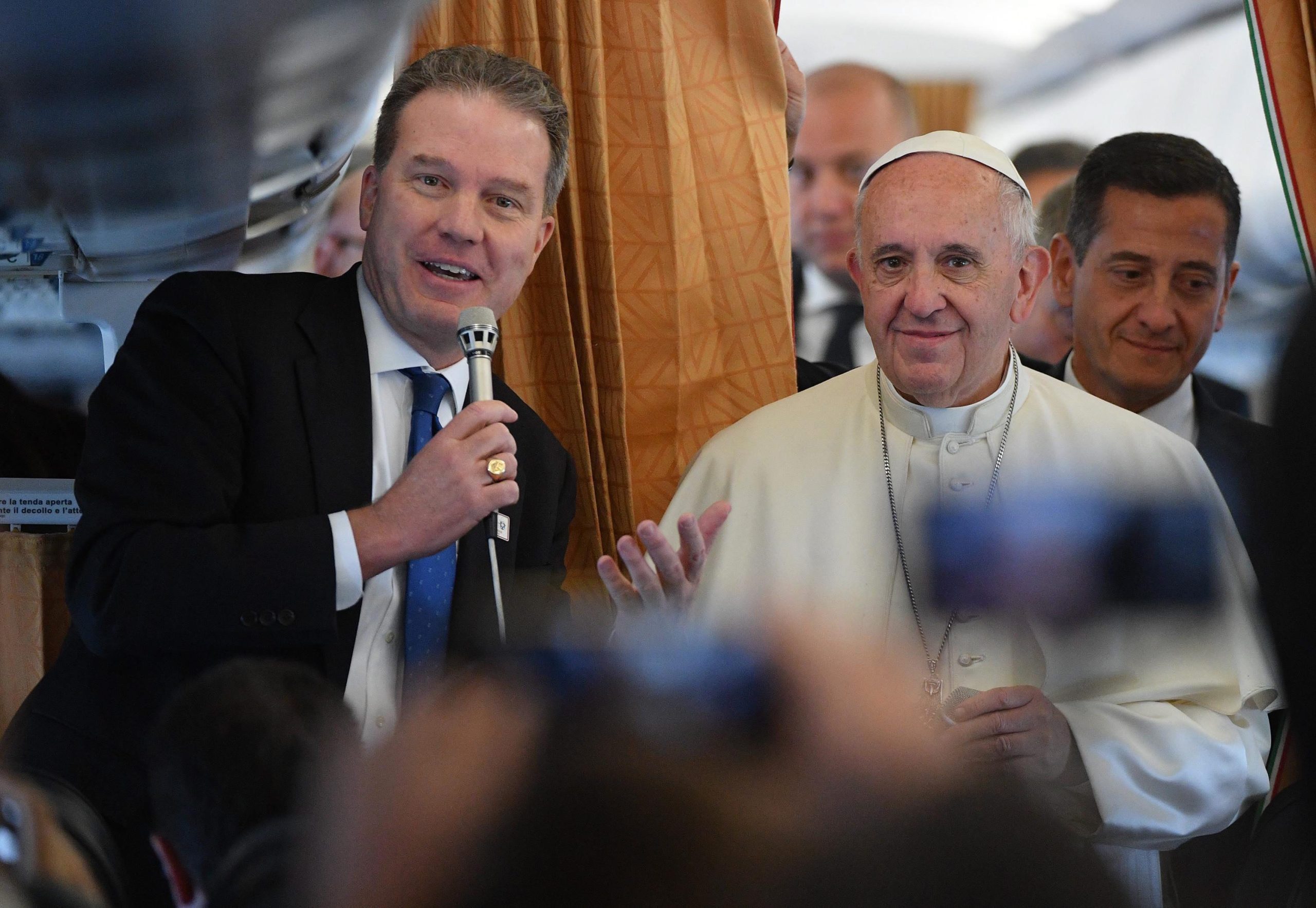 Papa não “resolve problemas impossíveis”, diz Vaticano sobre crise na Birmânia