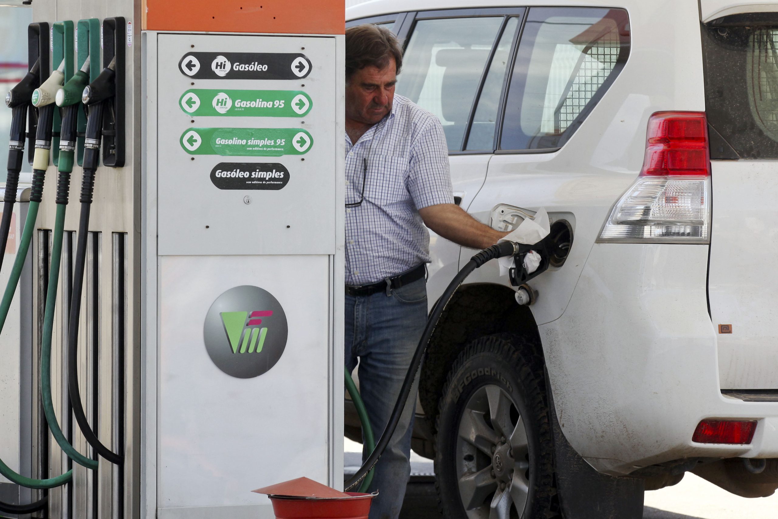 Apesar dos preços recorde, a gasolina continua mais barata em Espanha do que nas grandes potências europeias