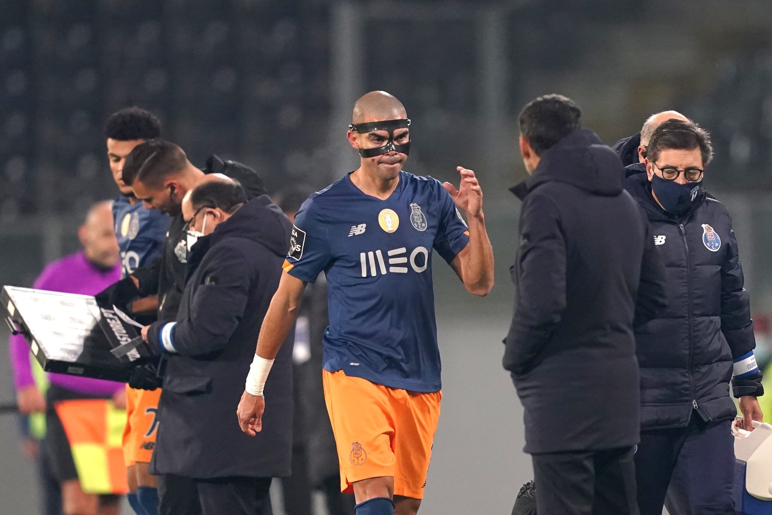 Portista Pepe sofreu contratura muscular na perna direita