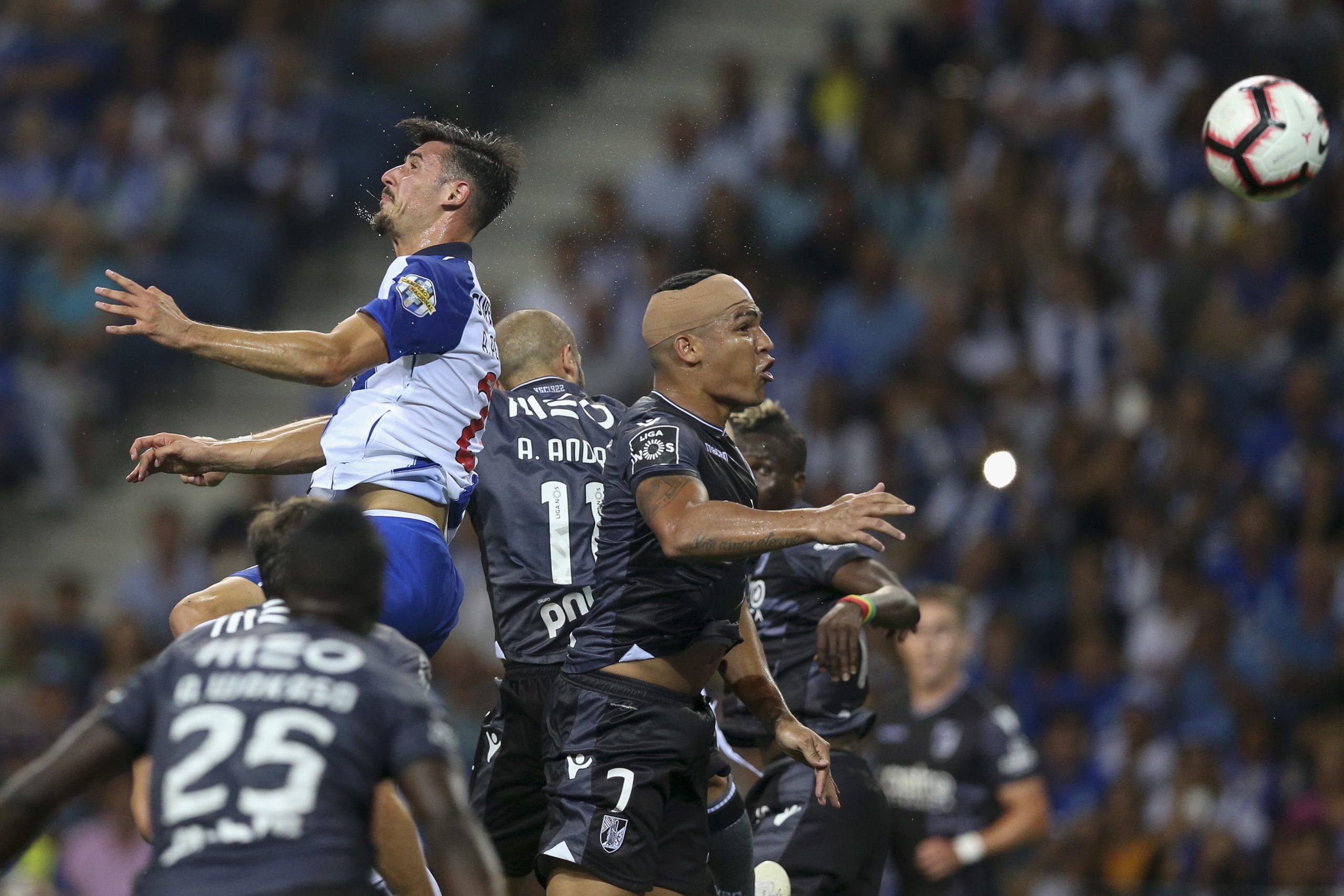 Vitória de Guimarães vira resultado e vence FC Porto no Dragão