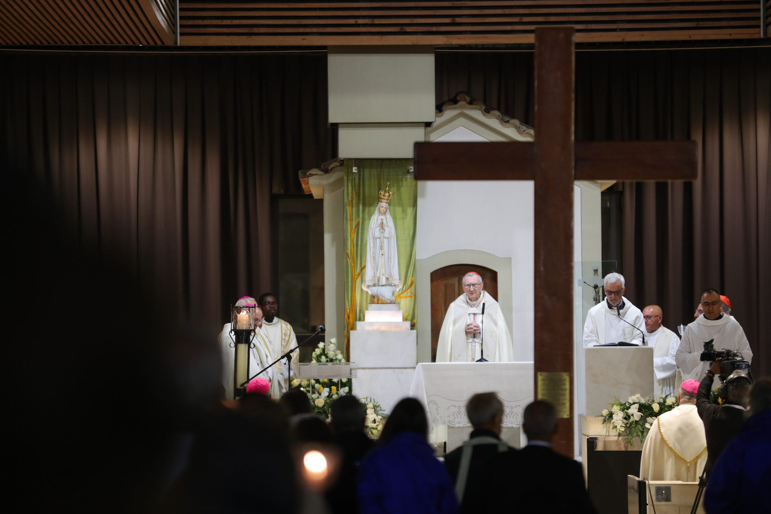 Peregrinos em força no Santuário de Fátima, em ano de JMJ e com o tema dos abusos presente. Foi assim o 12 de maio