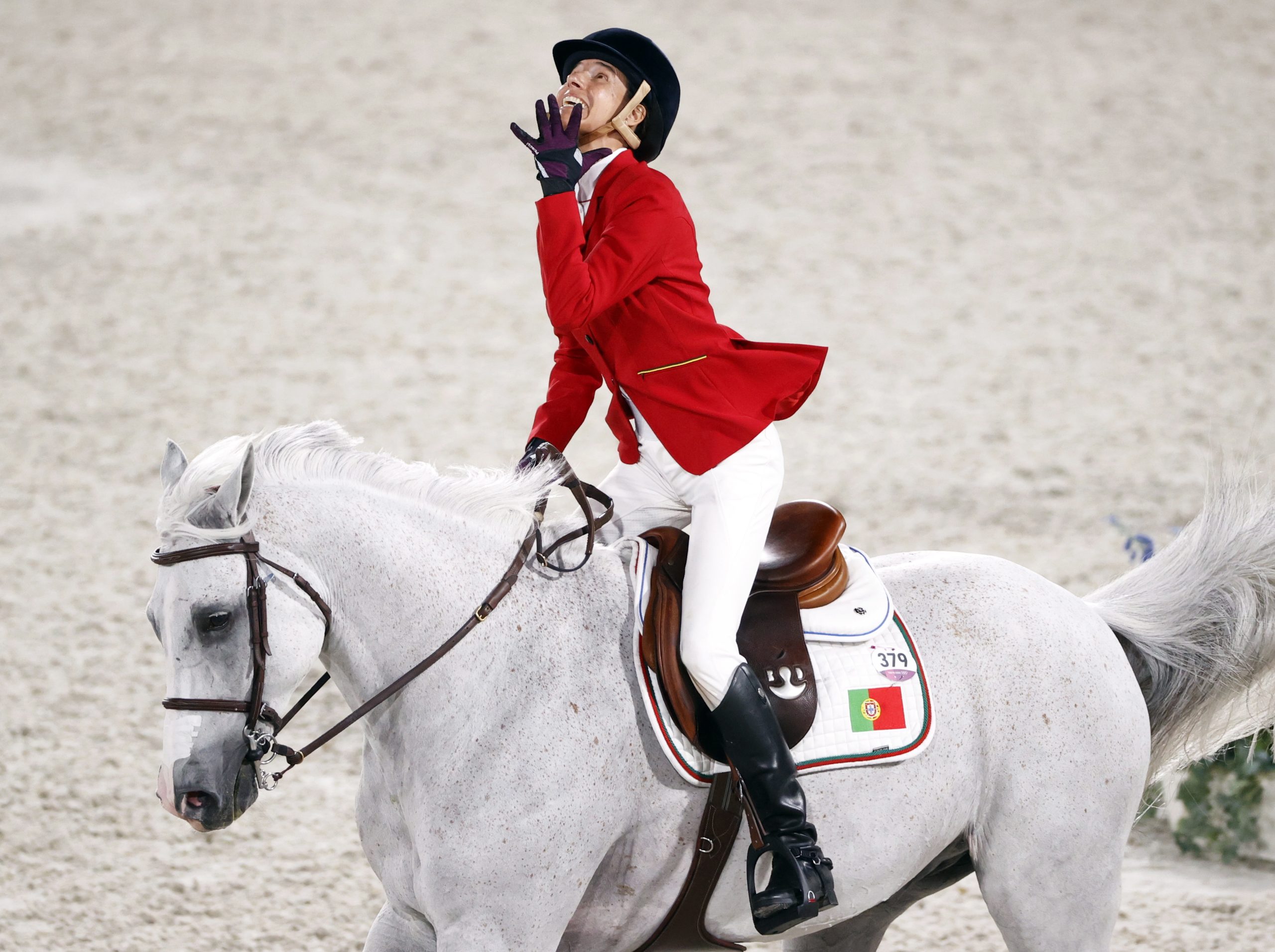 Uma prova quase perfeita. Penalização de quatro pontos afasta cavaleira Luciana Diniz da luta pelas medalhas