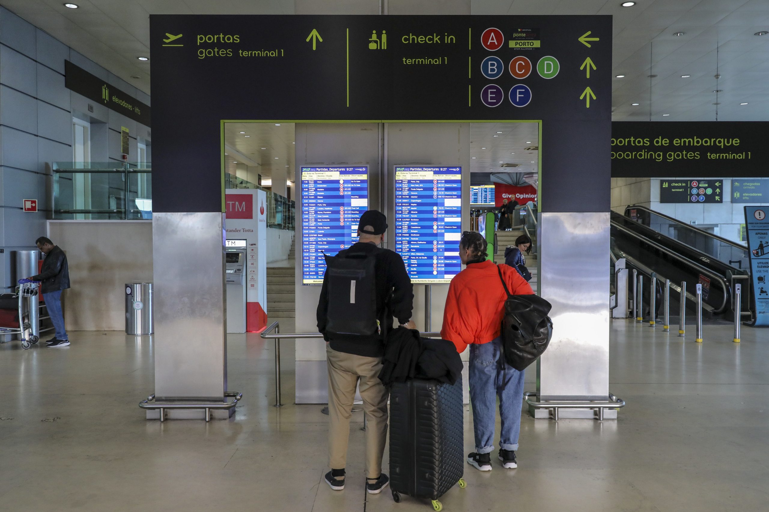 Emigrantes que voltaram ao abrigo do Programa Regressar são pelo menos 1.300