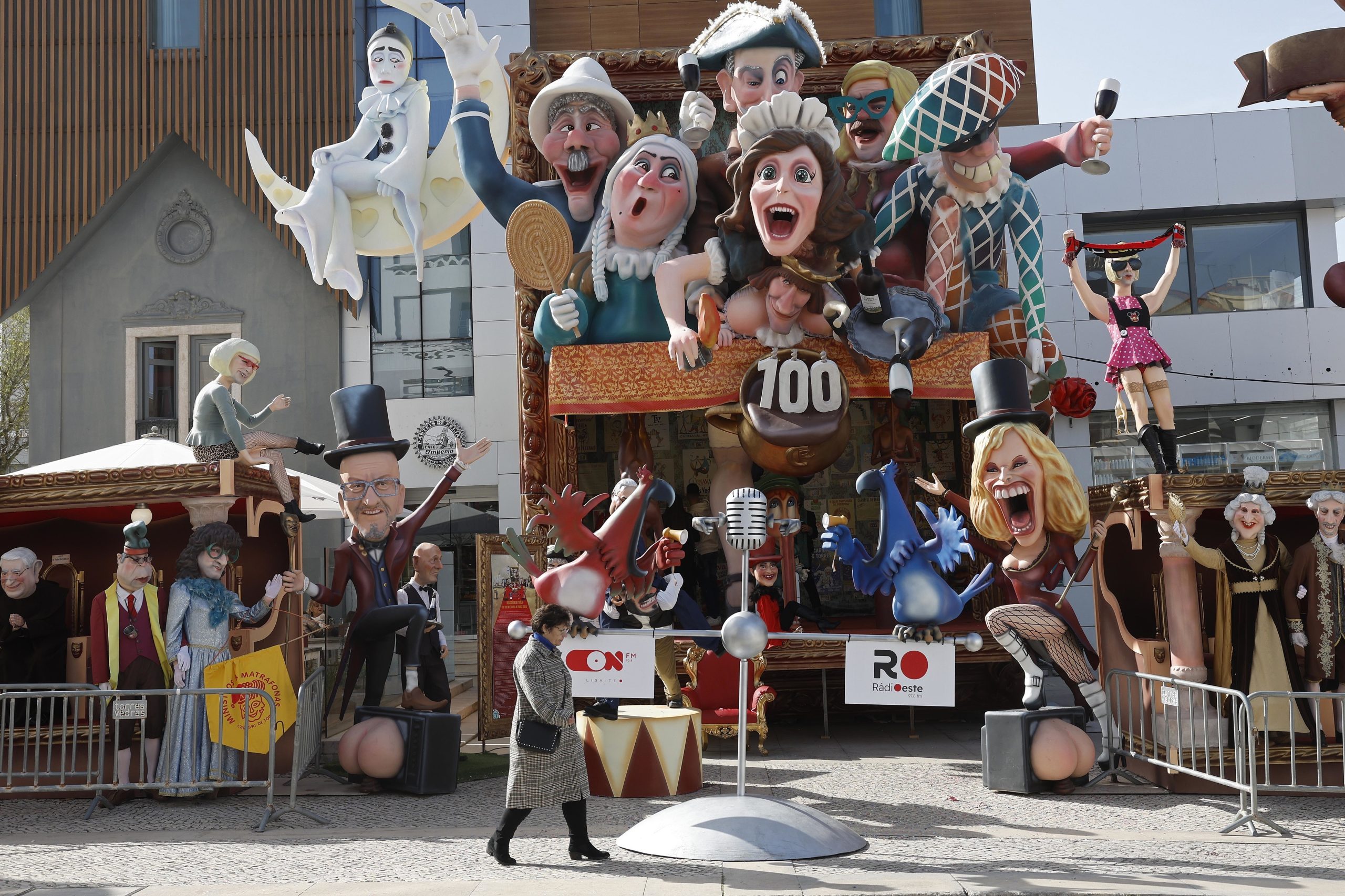 Carnaval de Torres Vedras celebra centenário com carros alegóricos animados e interativos
