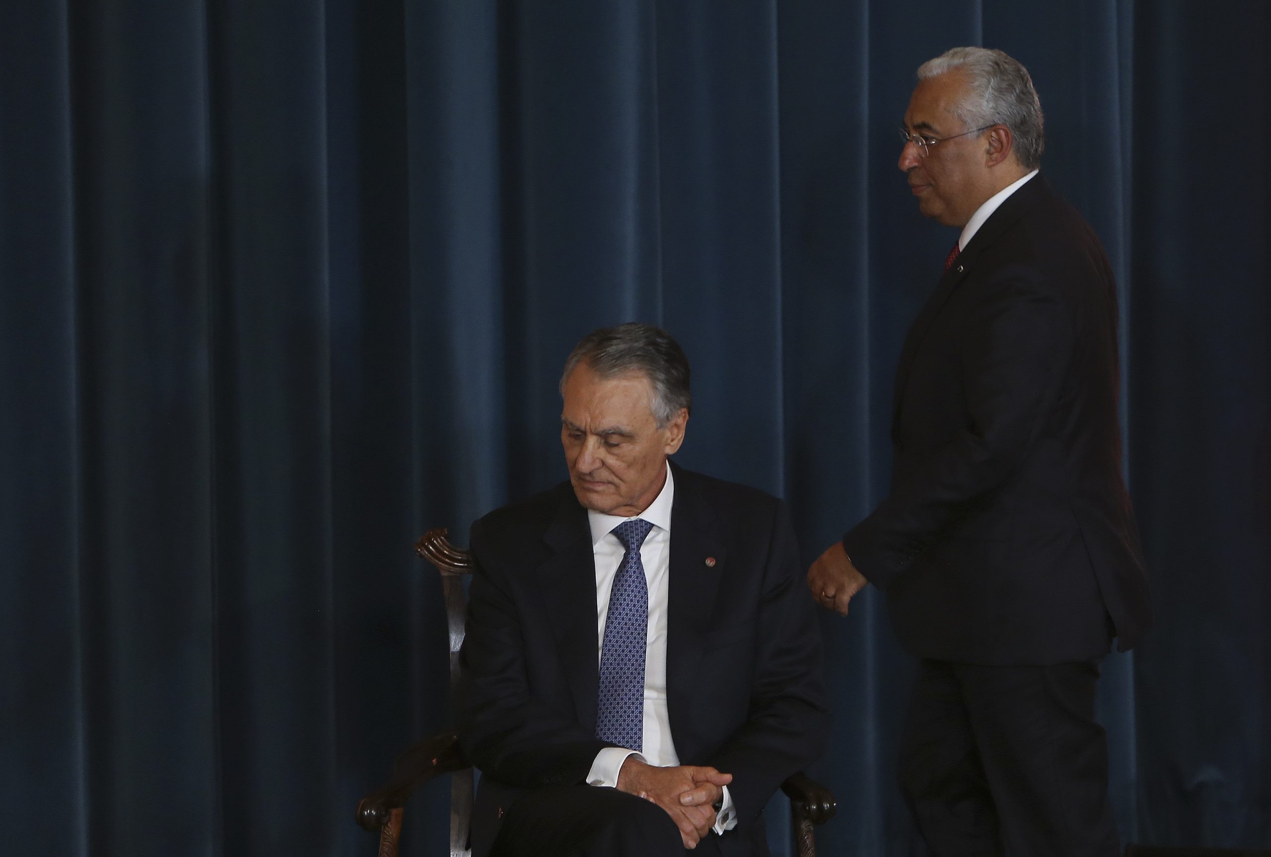 Costa diz que vai ler “com calma” artigo de Cavaco Silva em que é criticado por falta de coragem