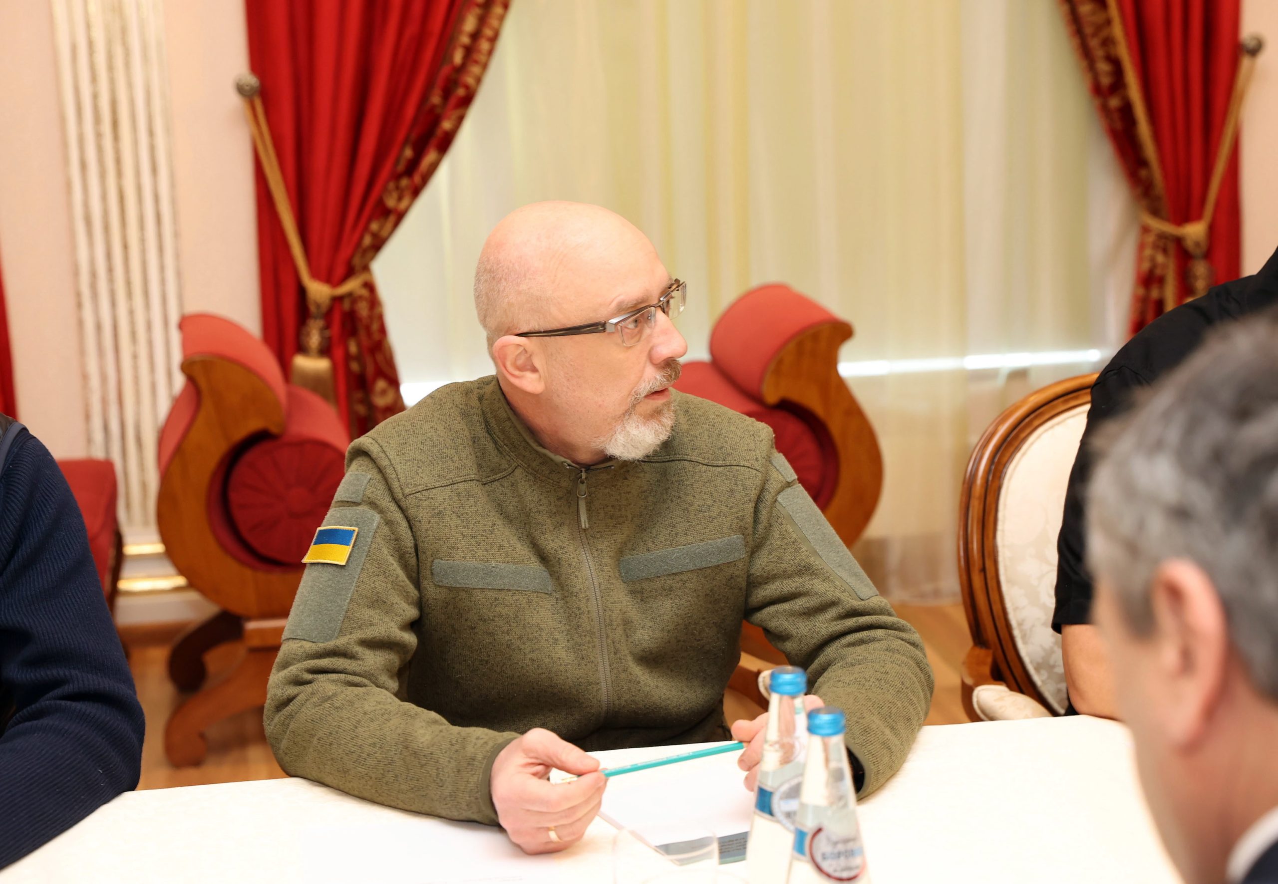 Ministro da Defesa ucraniano insta UE a considerar Putin “criminoso de guerra”