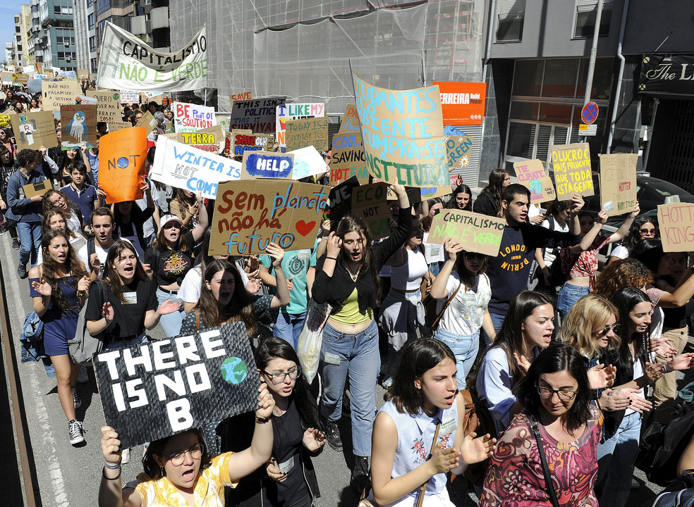 Clima: Protesto no Porto juntou 1.500 pessoas em prol do planeta