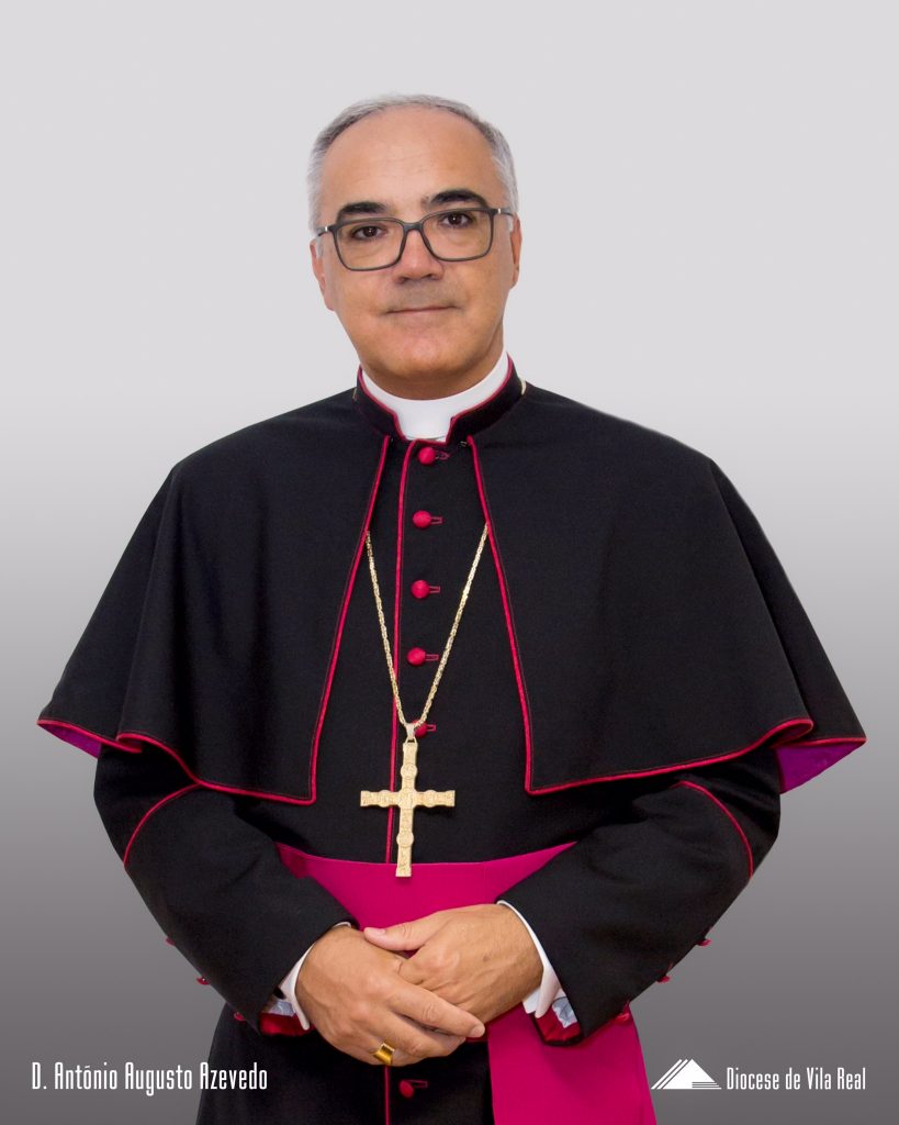Falso D. António Azevedo está no Facebook, mas Diocese de Vila Real diz que é um impostor