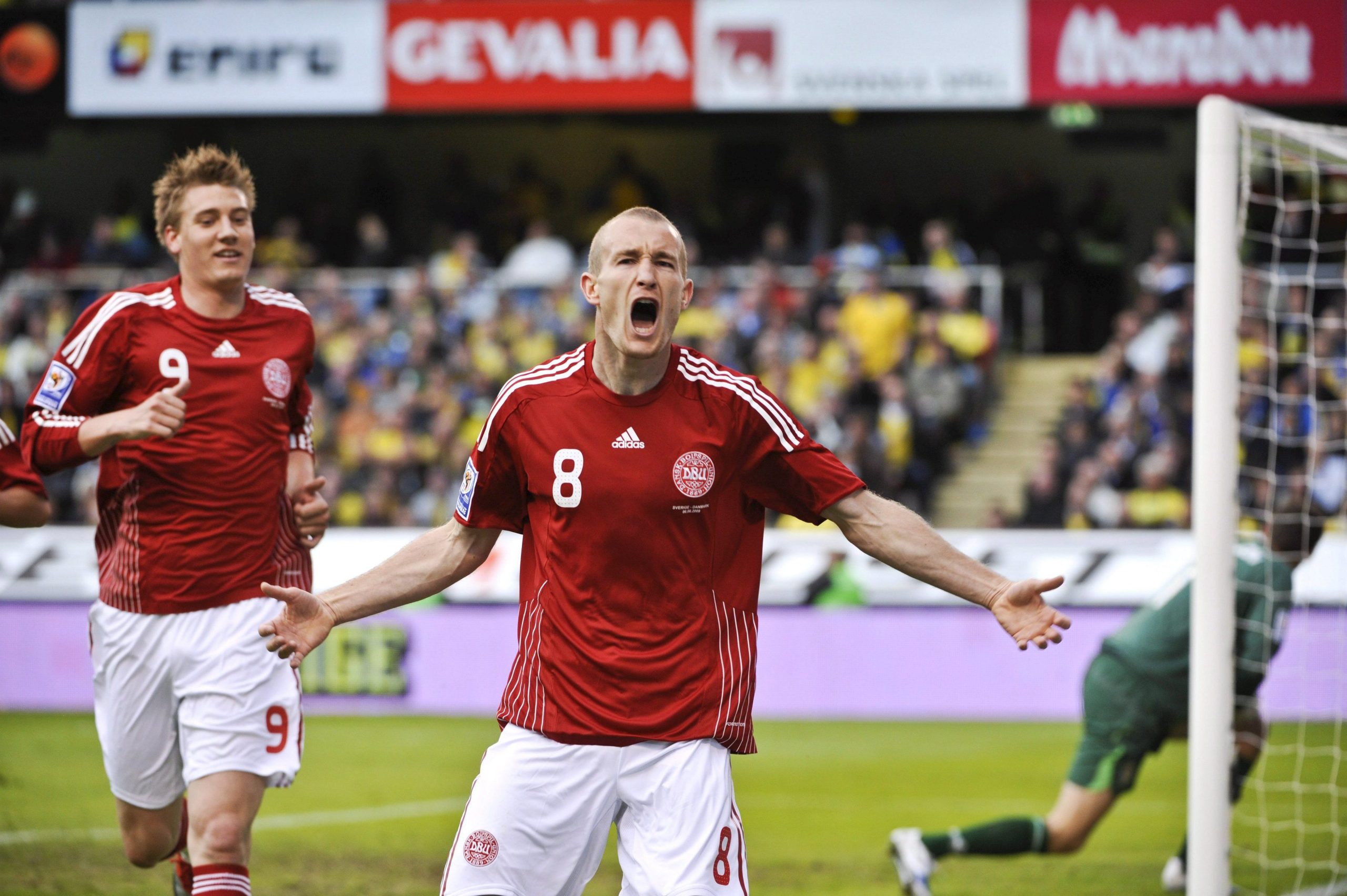 Covid-19: Brondby com 13 membros da equipa de quarentena na Dinamarca