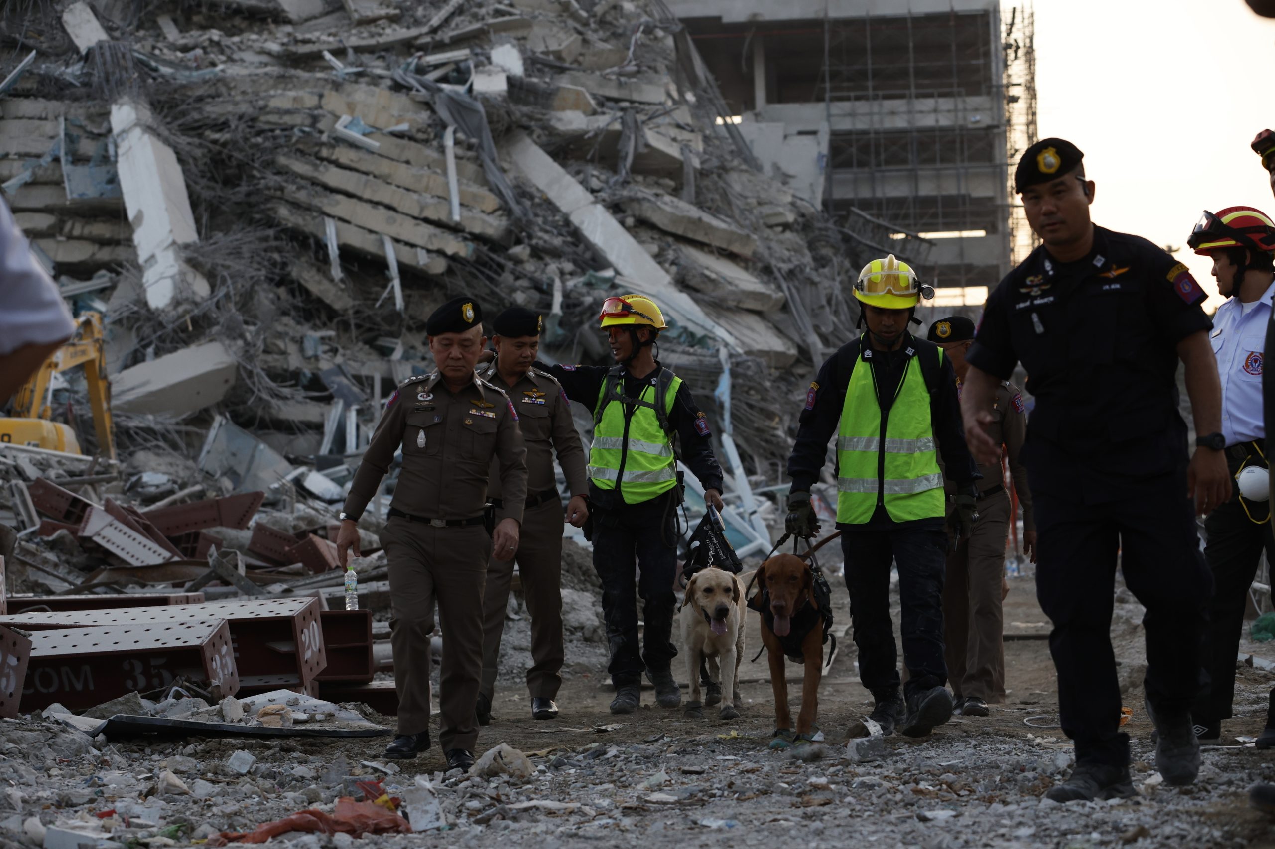 Sismo de magnitude 7,7 abala Myanmar e Tailândia. Há mais de 140 mortos e 700 feridos