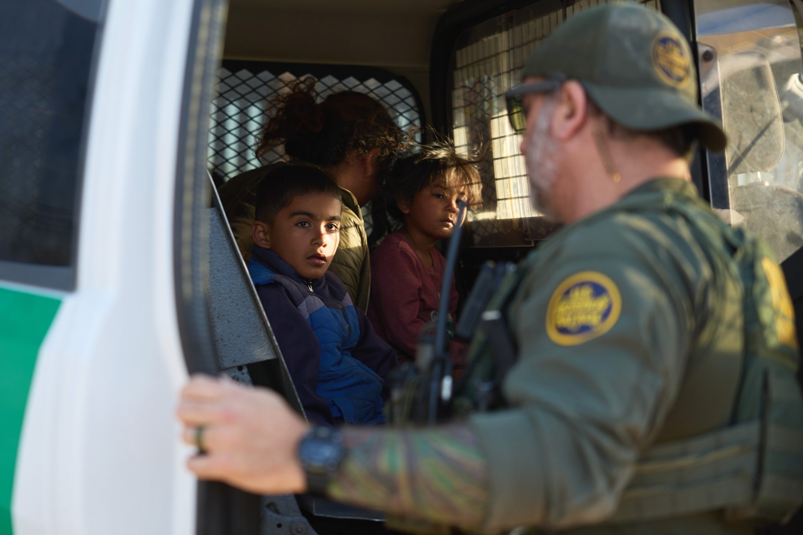 Republicanos aprovam programa eleitoral de Trump, que inclui deportação em massa dos EUA
