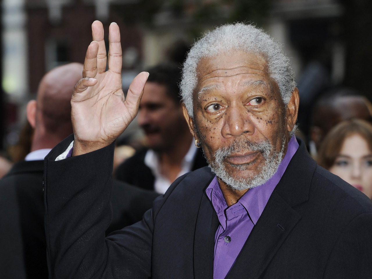 Ator Morgan Freeman pede desculpa “a quem se sentiu desrespeitado” pelas suas ações