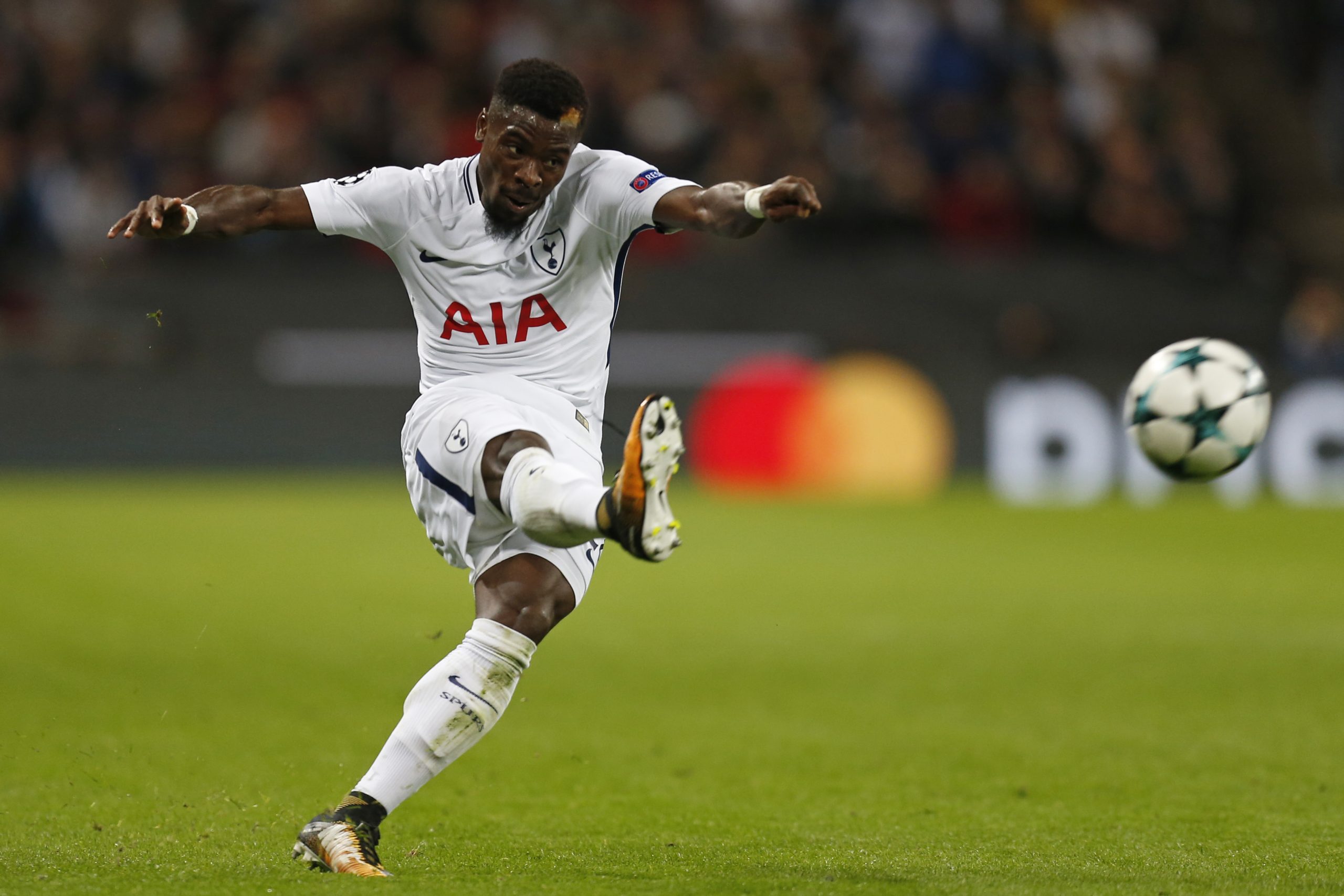 Tottenham lamenta morte de irmão de Serge Aurier