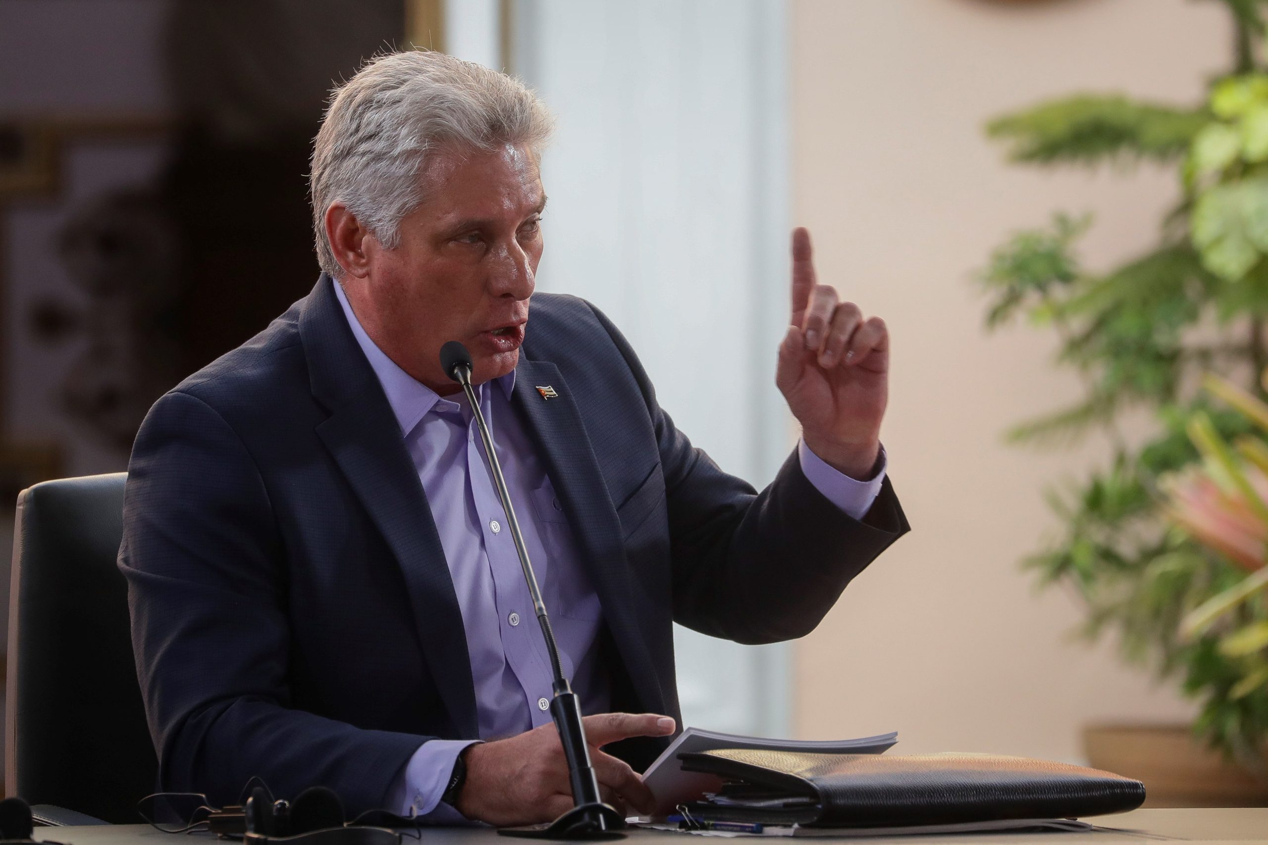“Atiraram para matar e estamos vivos”. Presidente cubano mantém desafio aos EUA