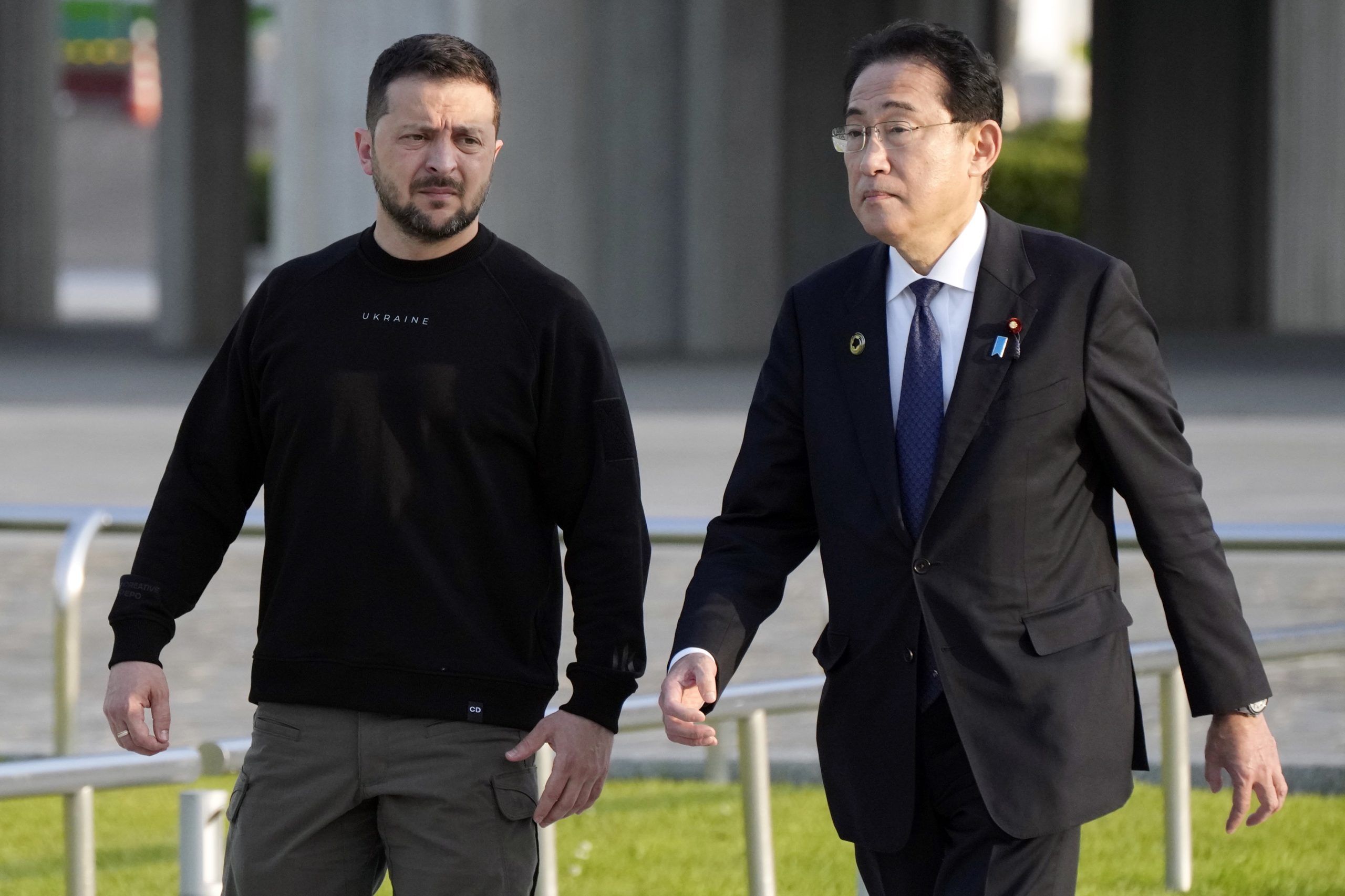 Japão entrega 100 veículos militares à Ucrânia