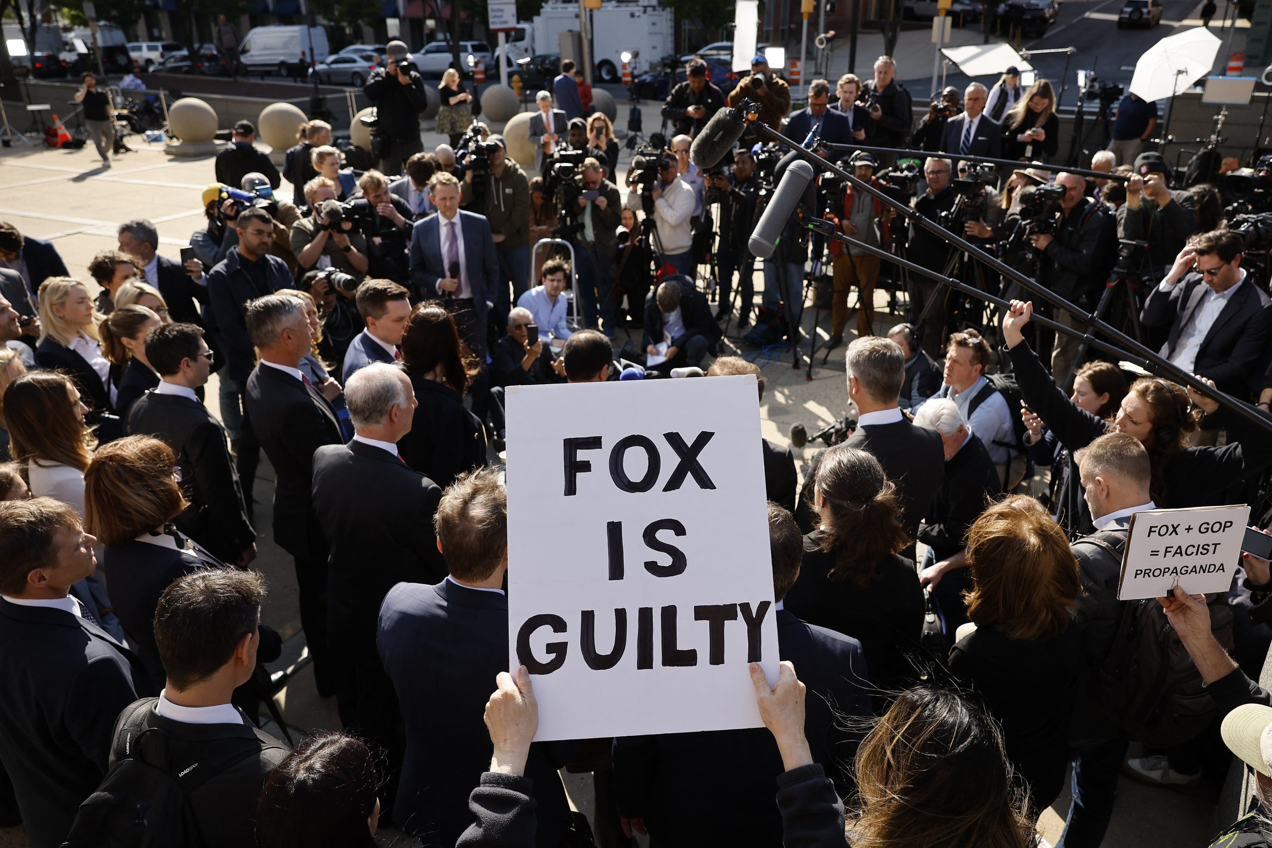 Afinal não há julgamento. Fox News admite ter mentido e paga 787,5 milhões de dólares à Dominion em caso de difamação