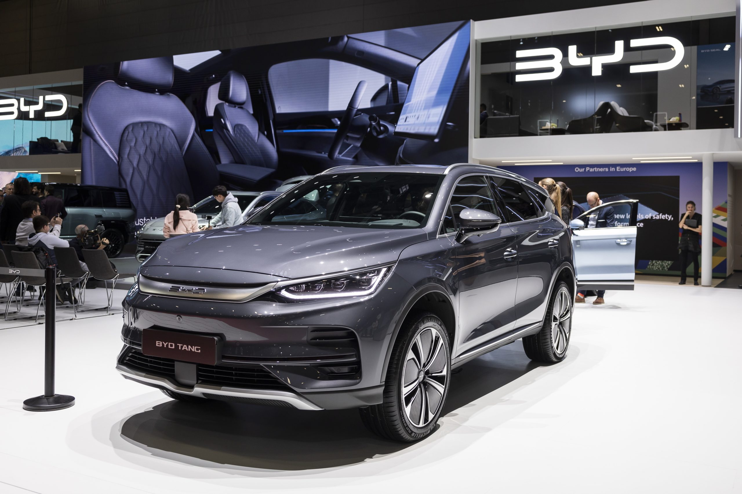 Construtor automóvel chinês BYD com lucros recorde de 3.830 milhões de euros em 2023
