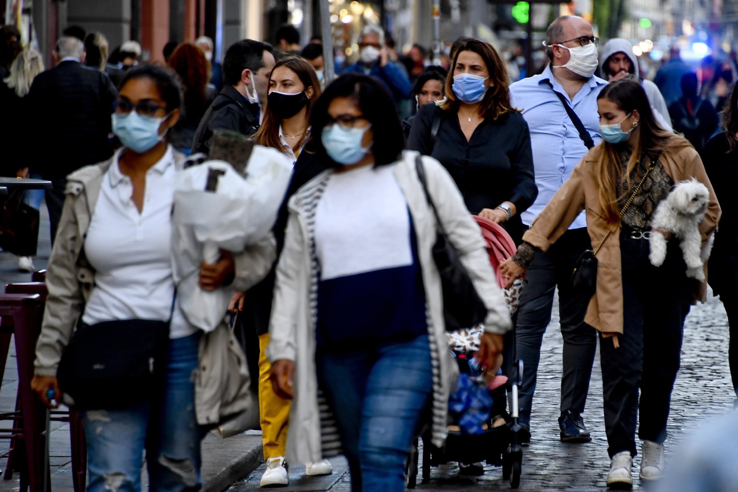 Segunda vaga da pandemia deixa mundo em emergência sanitária