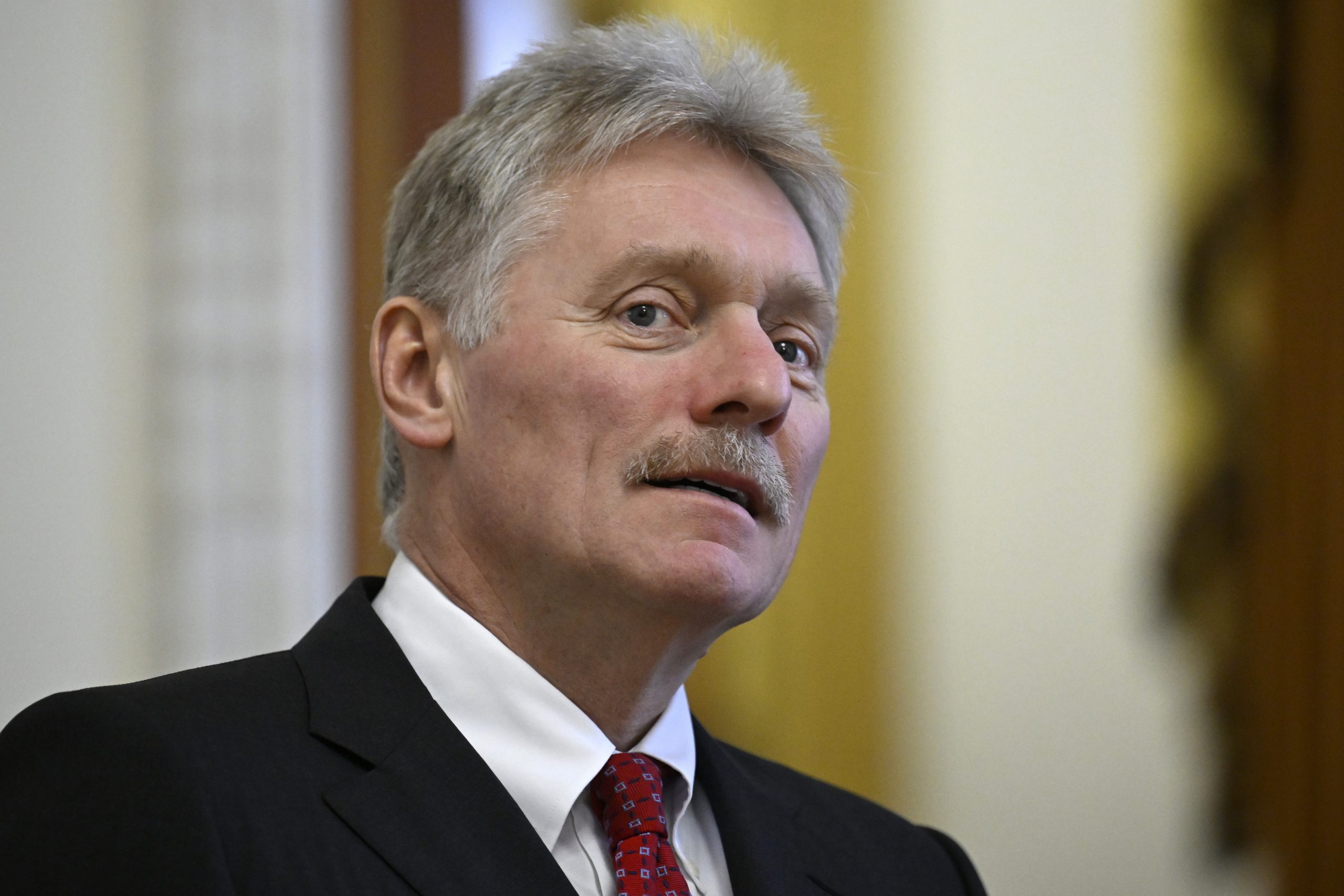 Biden quer “atirar achas para a fogueira” ao autorizar mísseis contra a Rússia, diz Peskov