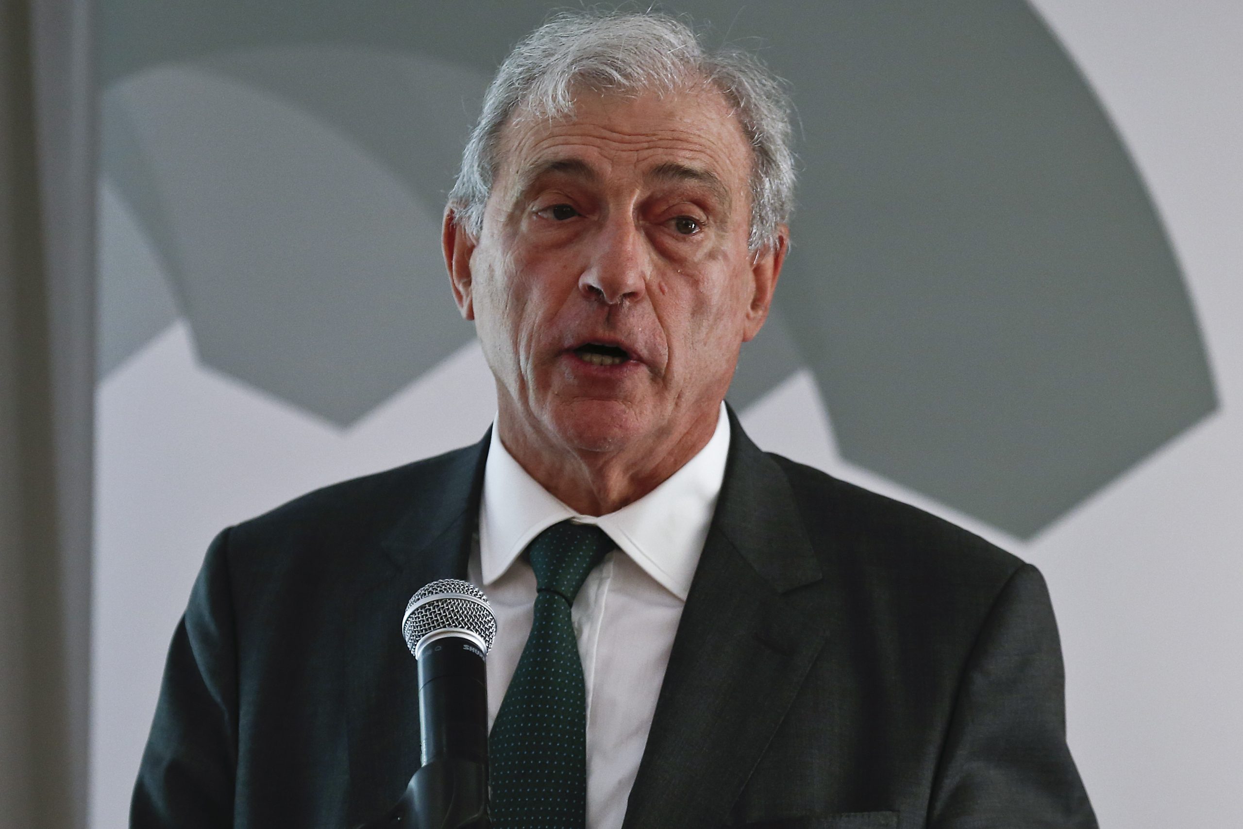 “Grande parte das pessoas vão ao setor privado porque o SNS não lhes dá resposta”, diz ex-ministro