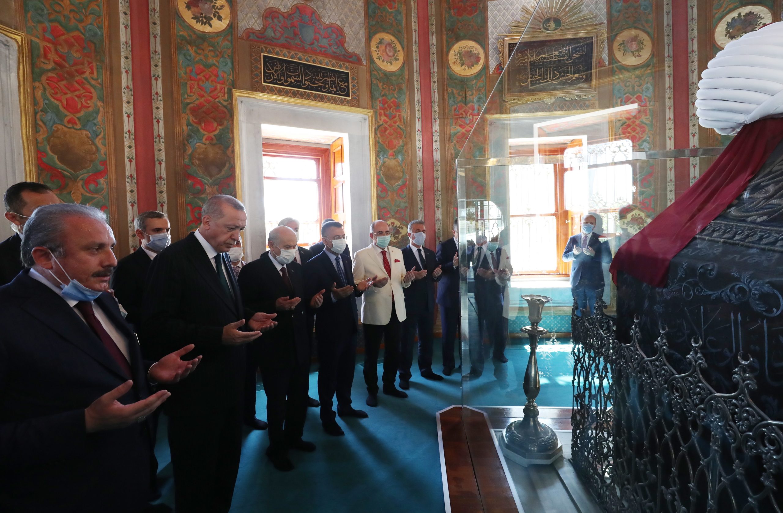 Milhares na oração inaugural da Hagia Sophia. Erdogan esteve presente nas cerimónias