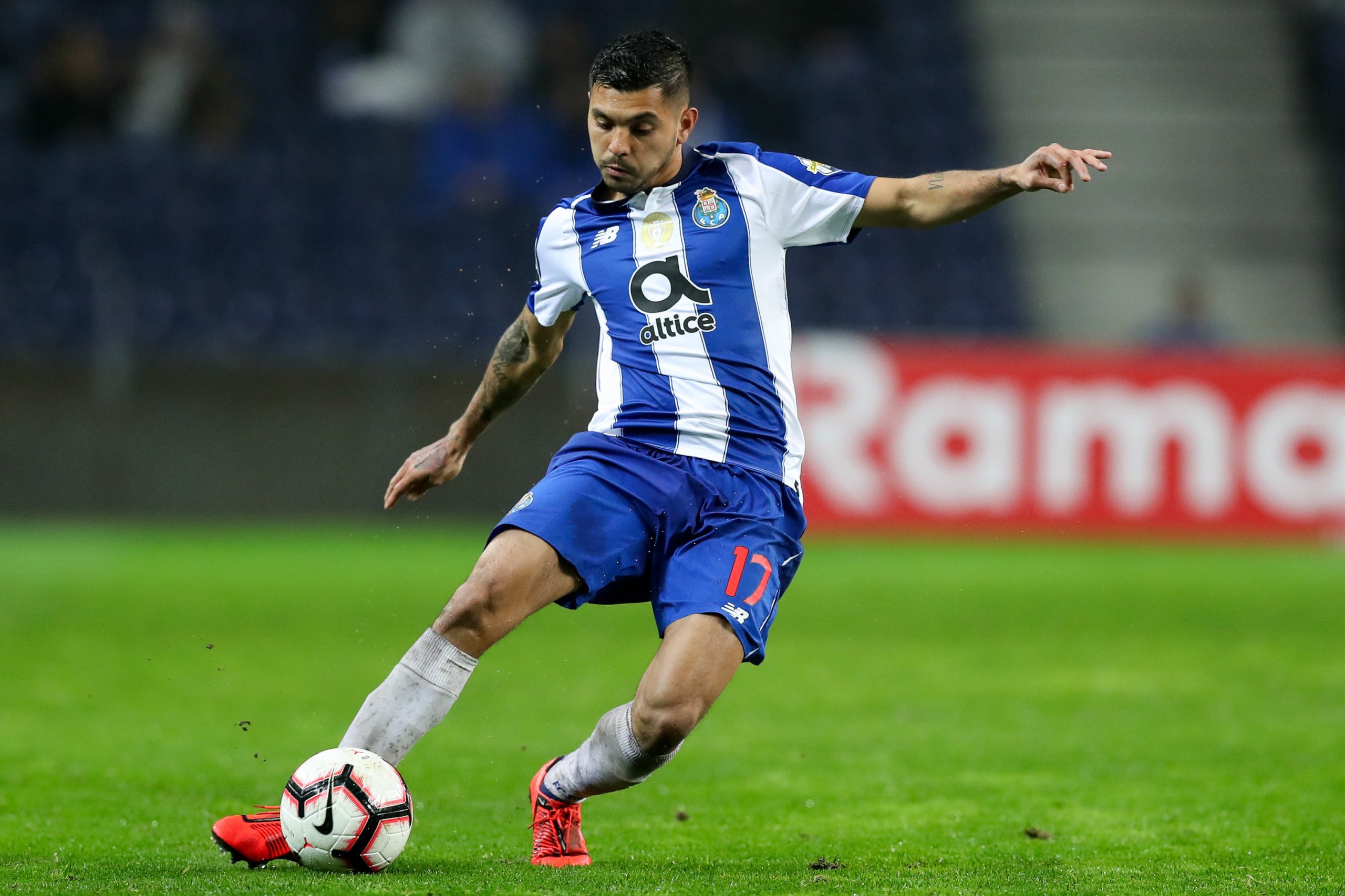 Jesús Corona renova contrato com o FC Porto