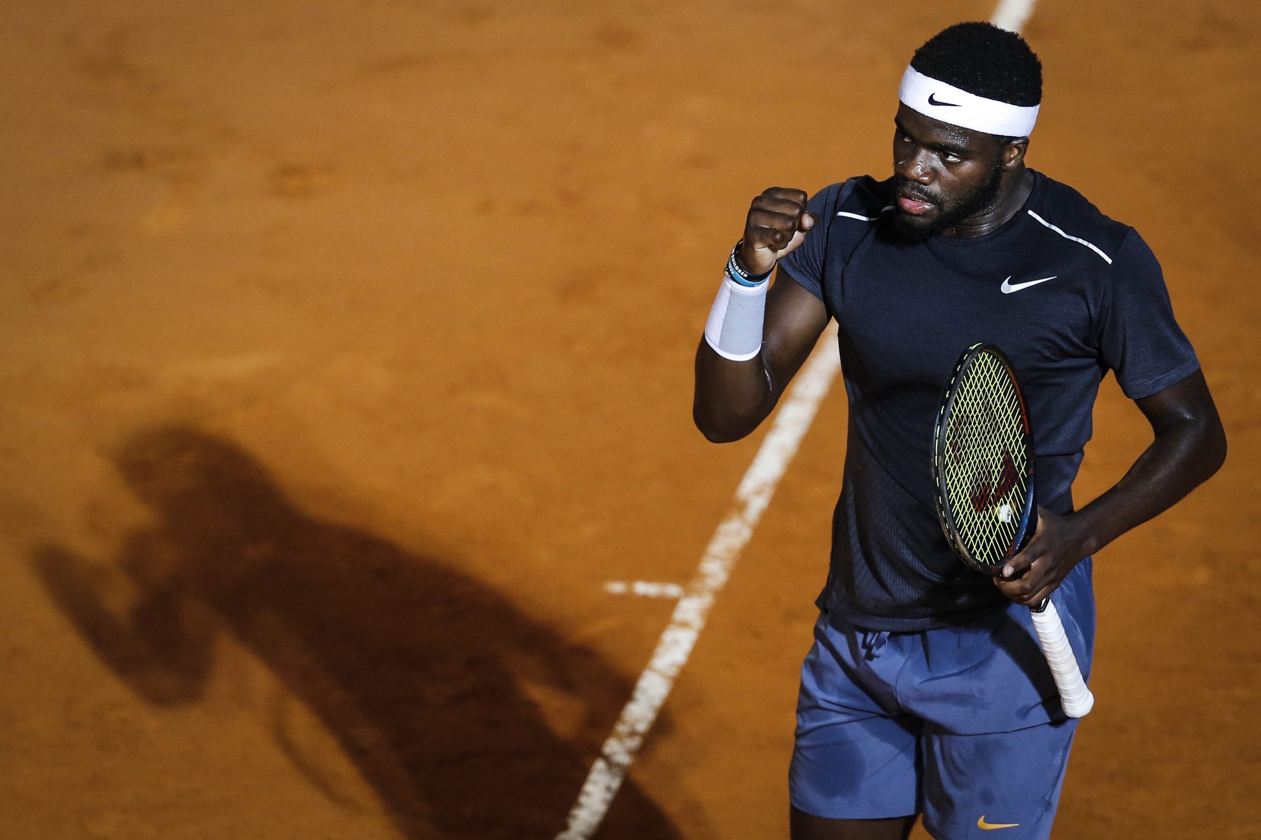 Estoril Open: Tiafoe sofre para afastar Nishioka e repetir presença nos ‘quartos’