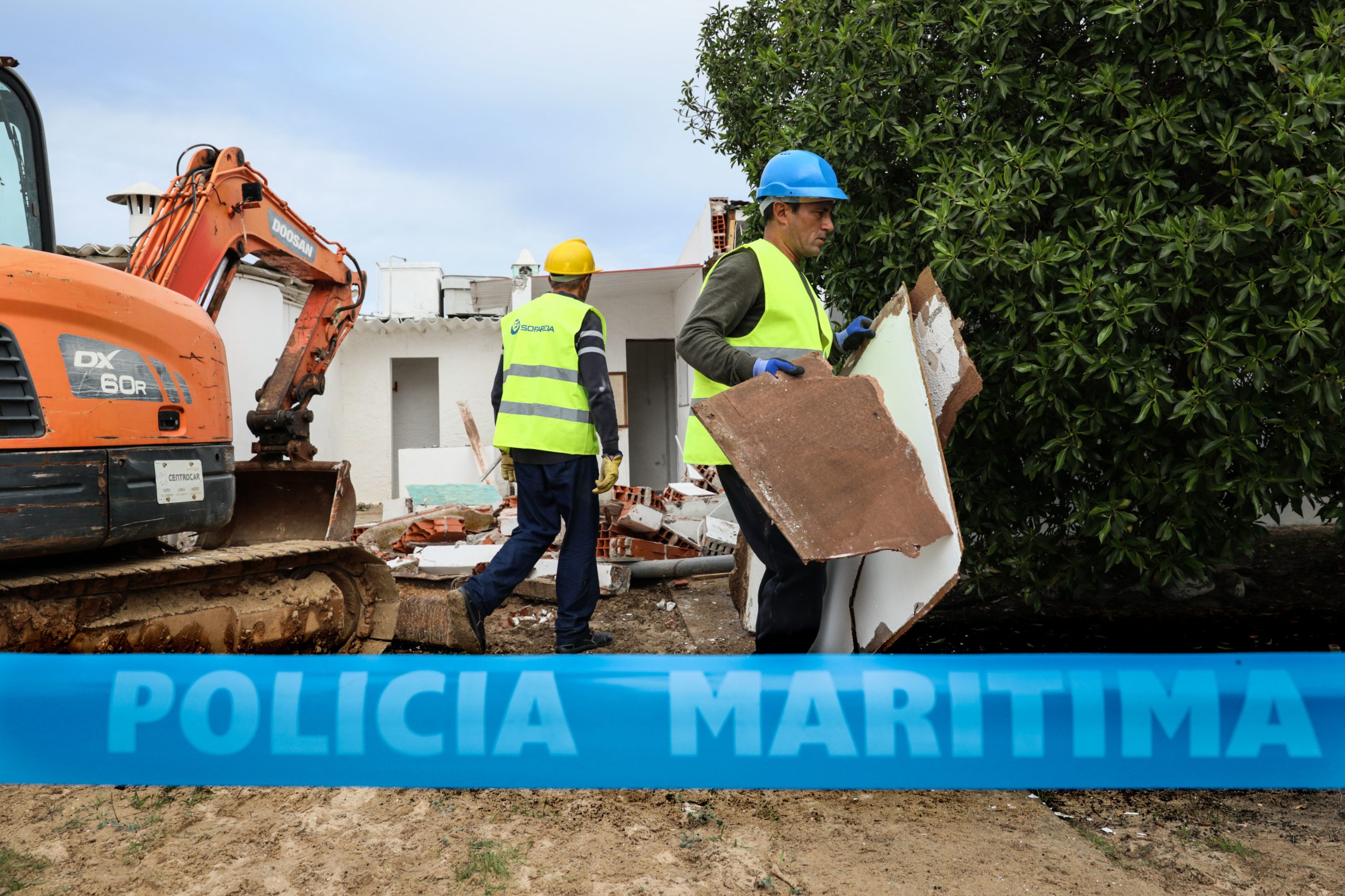 Polis avança com demolições de casas ilegais na Ria Formosa