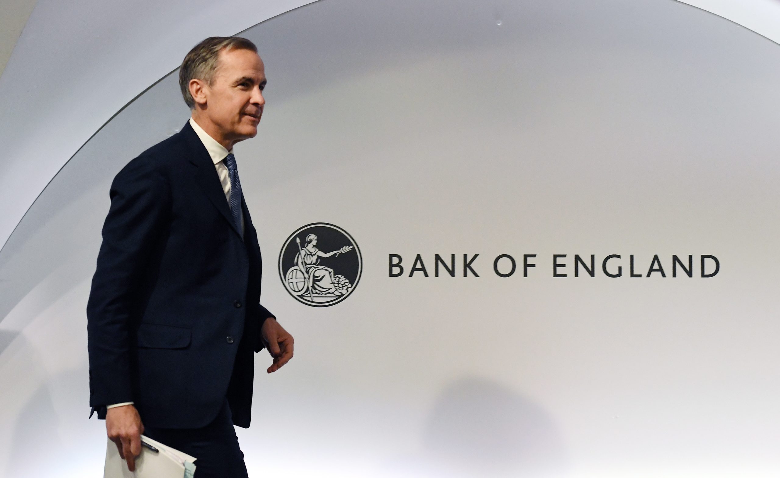 Banco de Inglaterra baixa taxas de juro para 0,25% para ajudar economia