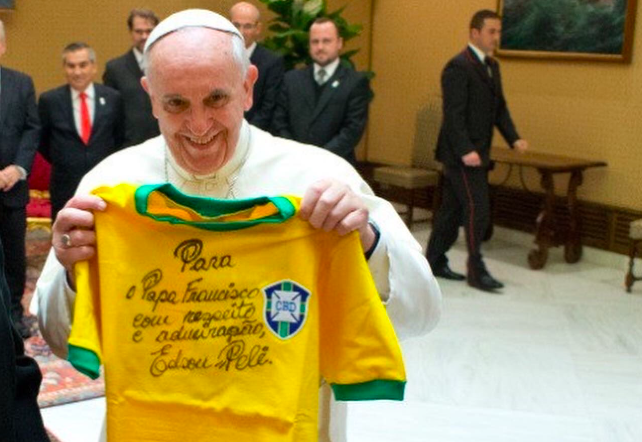 “O Rei, dois Papas e dois Santos”. Vaticano recorda Pelé