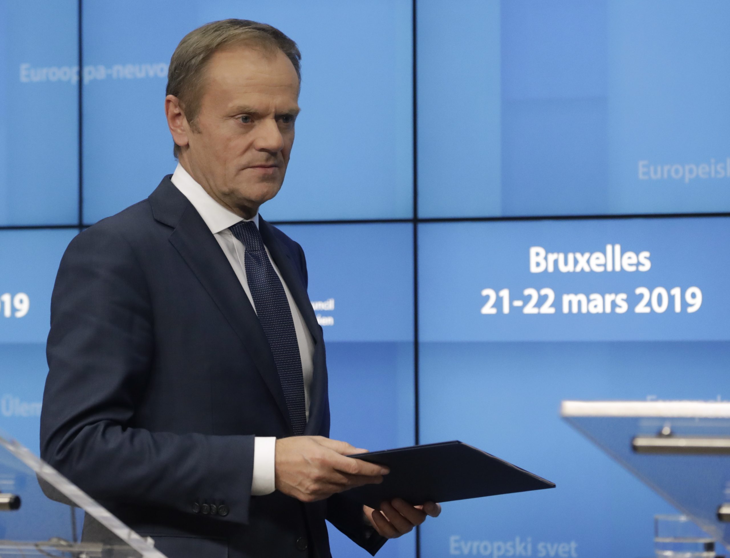 Brexit: Donald Tusk convoca Conselho Europeu para 10 de abril