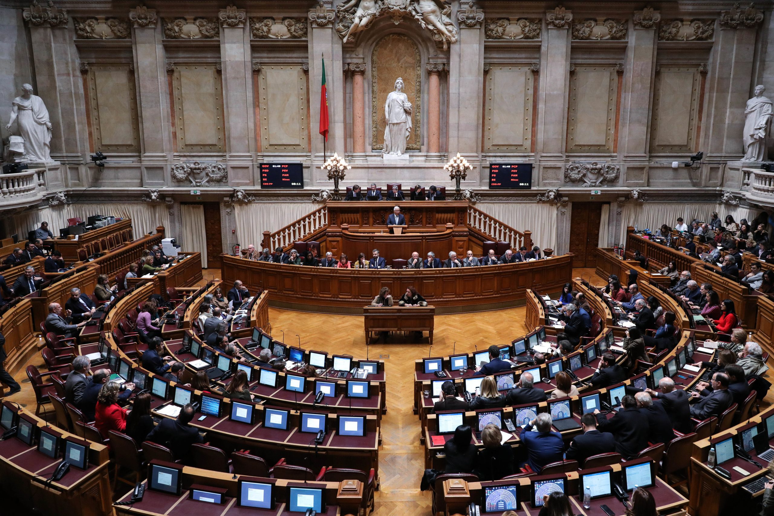 Parlamento aprova novo estado de emergência até 31 de março