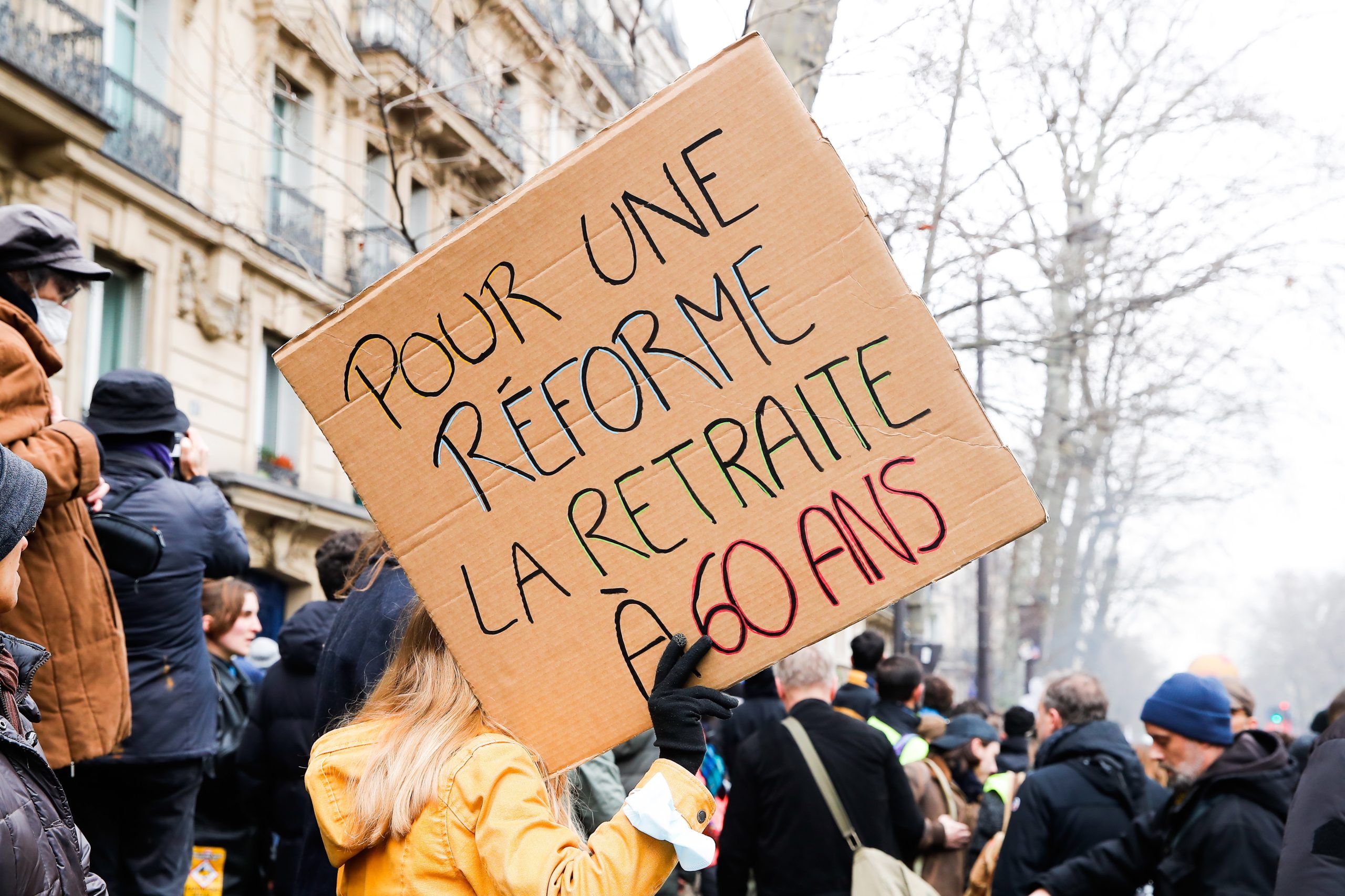 Oposição francesa prossegue combate contra a reforma das pensões. Sindicatos franceses convocaram “mobilização excepcional” para o primeiro de maio