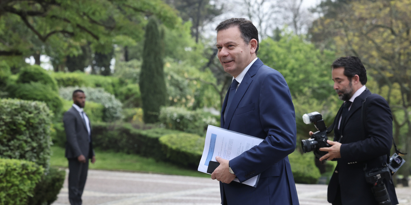 Montenegro faz hoje primeira viagem oficial para encontro com Sánchez em Madrid