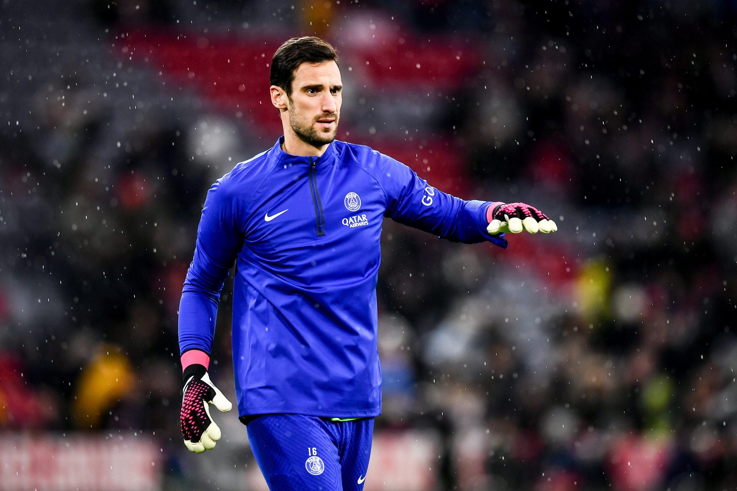 Guarda-redes Sergio Rico, do PSG, internado em estado grave após queda de cavalo