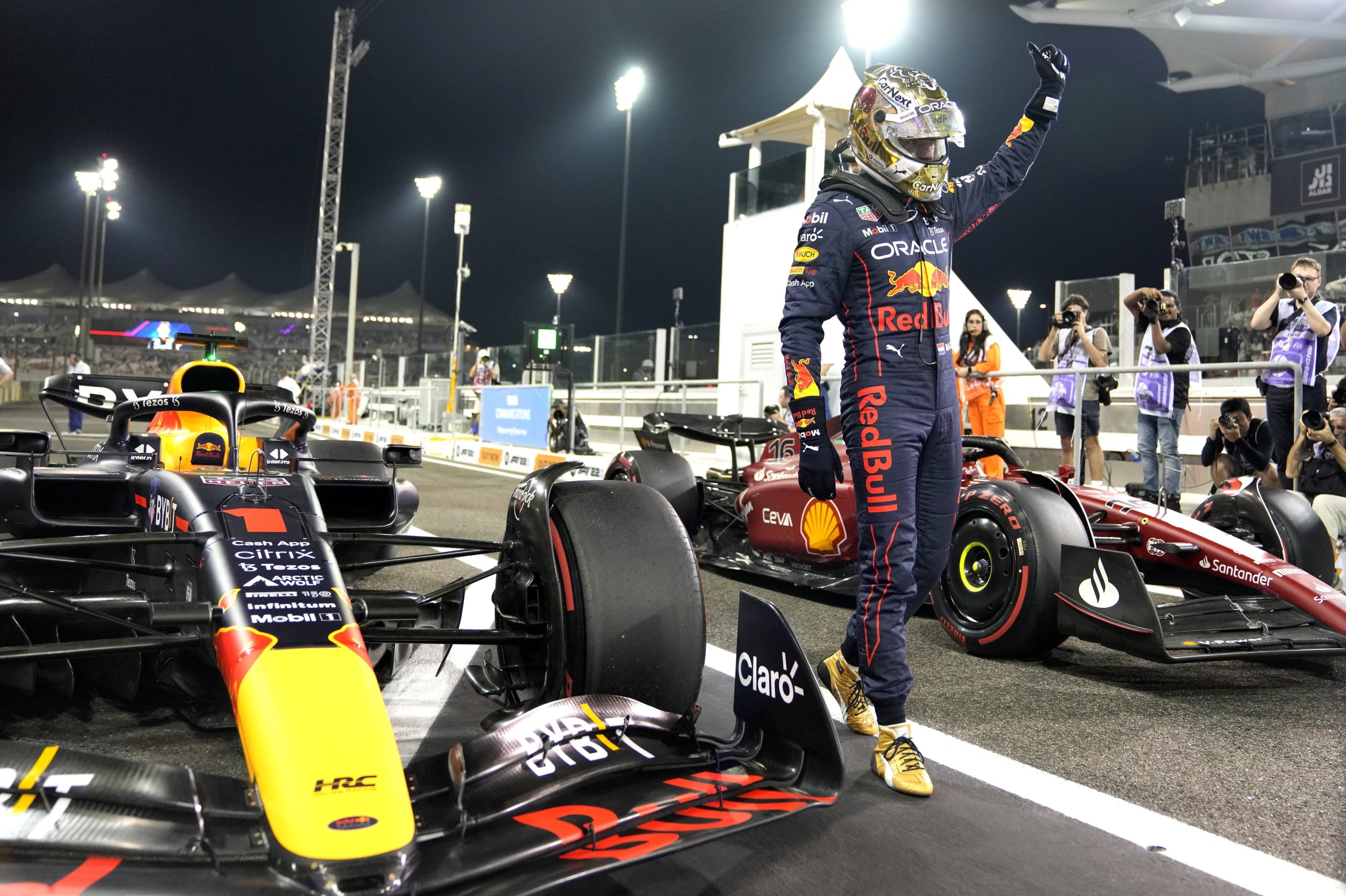 Campeão Max Verstappen conquista última pole position da temporada