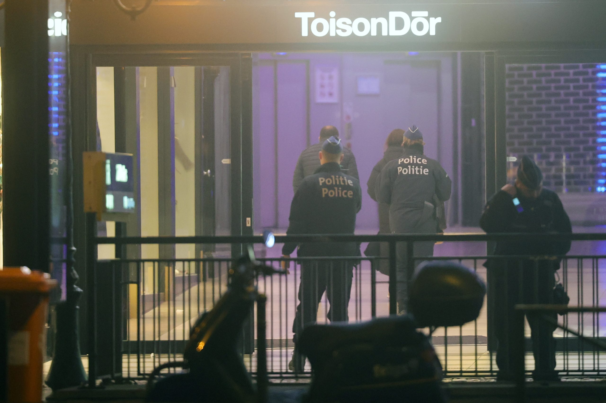 Quatro feridos após tiroteio em movimentada artéria comercial de Bruxelas