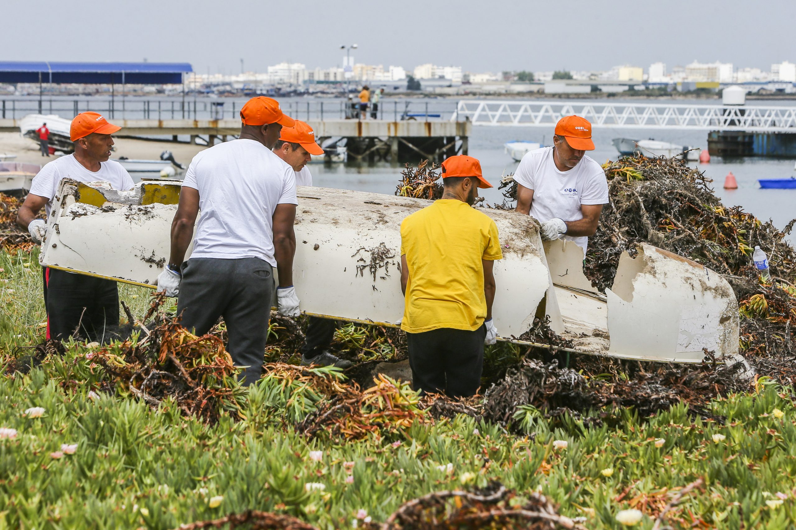 Reclusos preparam nova vida com trabalho na ilha da Armona