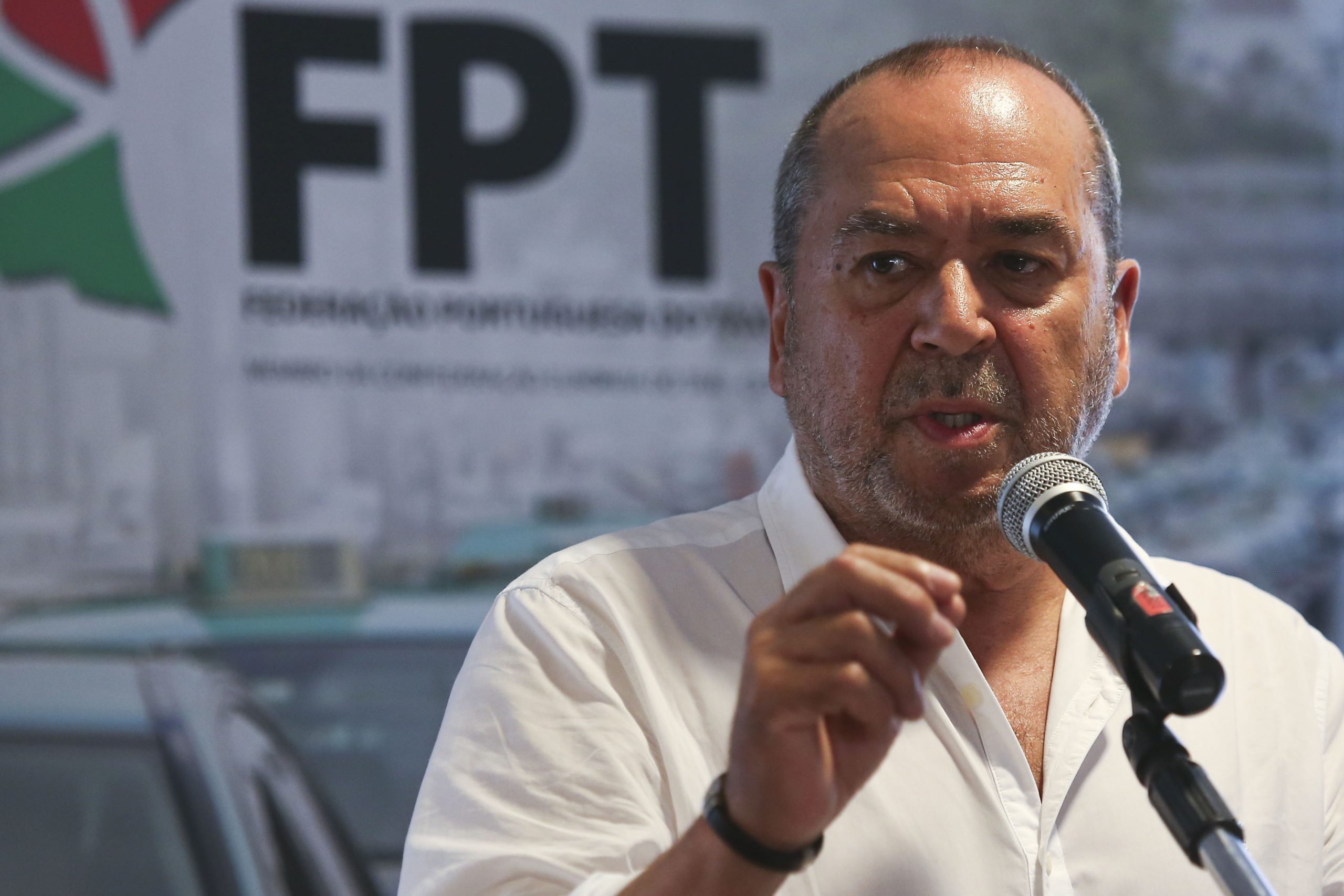 Federação do Táxi critica falta de meios para multas serem pagas na hora