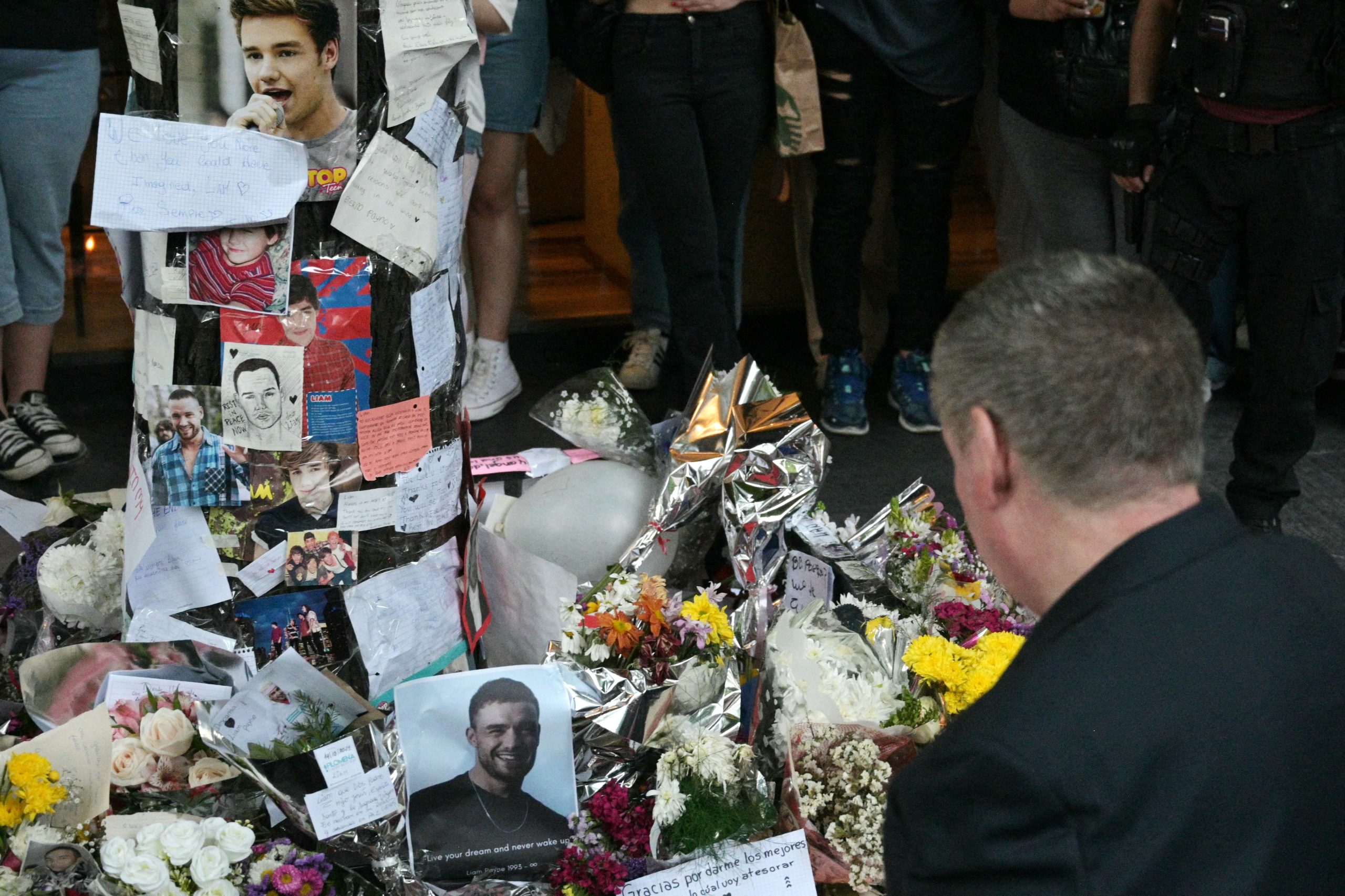 Polícia fez buscas no hotel de Buenos Aires onde Liam Payne morreu. Corpo do músico deve ser repatriado na próxima semana