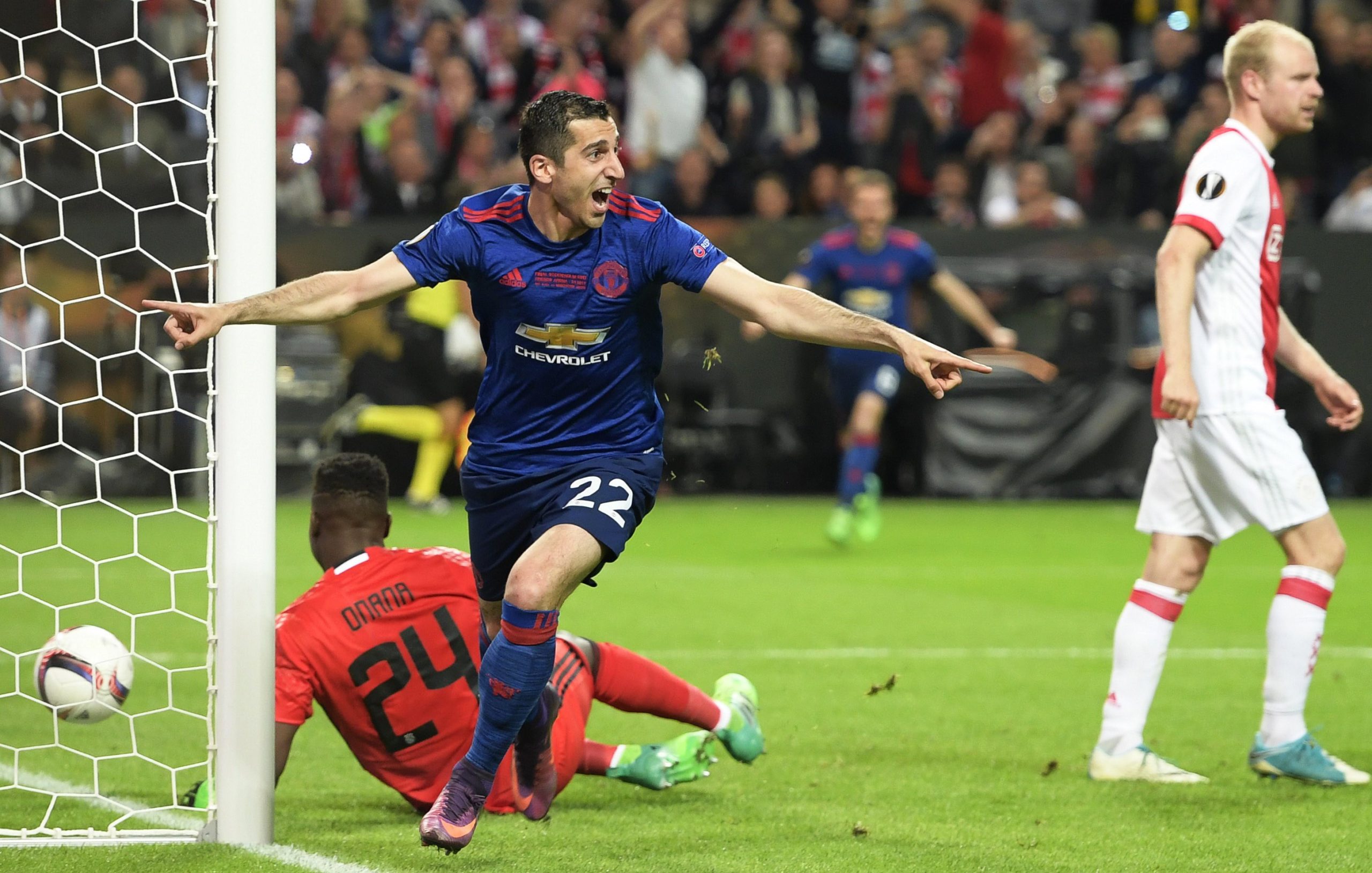 Manchester United bate Ajax e conquista Liga Europa
