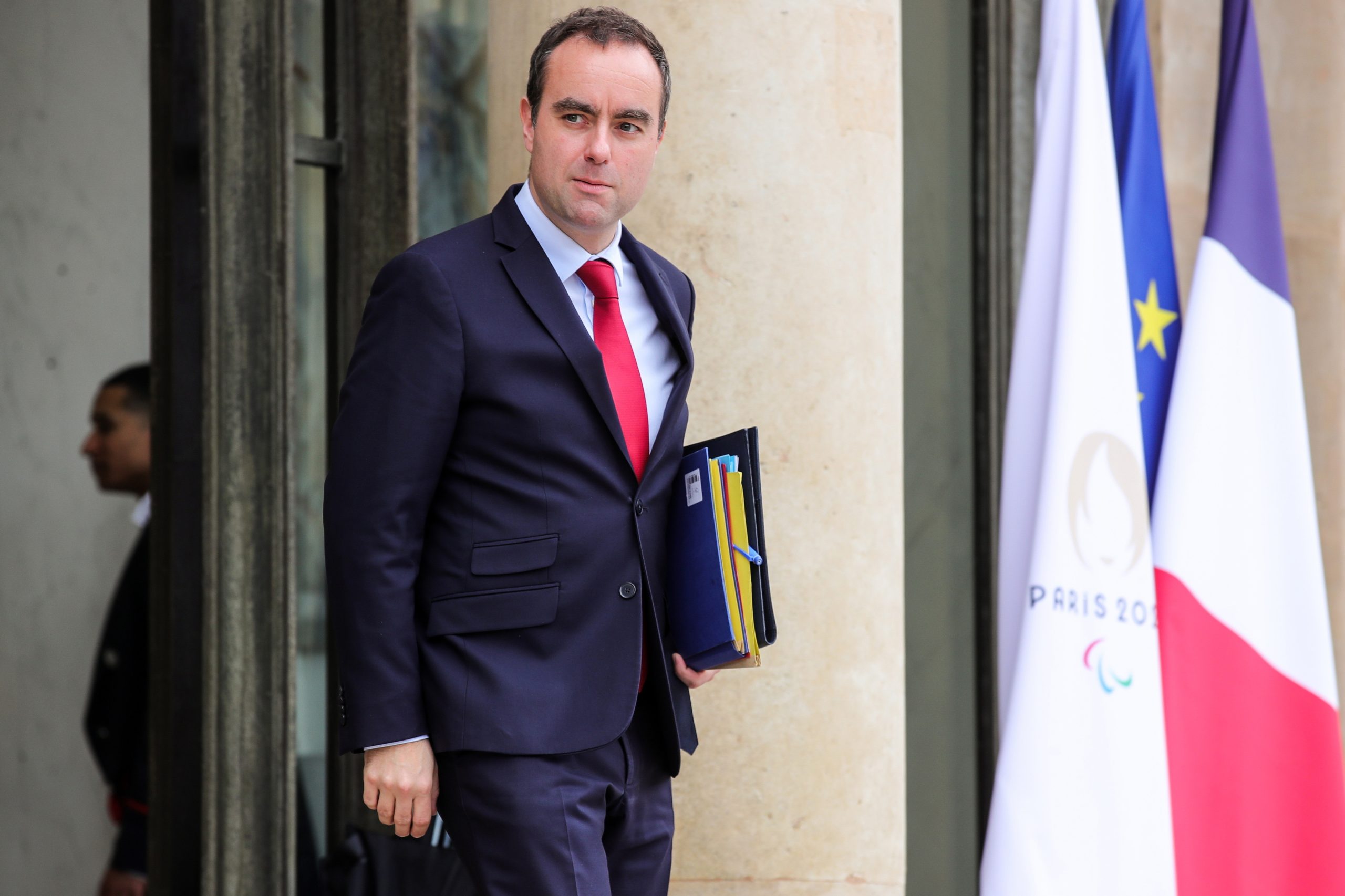 Primeiro-ministro francês, Sébastien Lecornu, demite-se ao final de apenas 27 dias