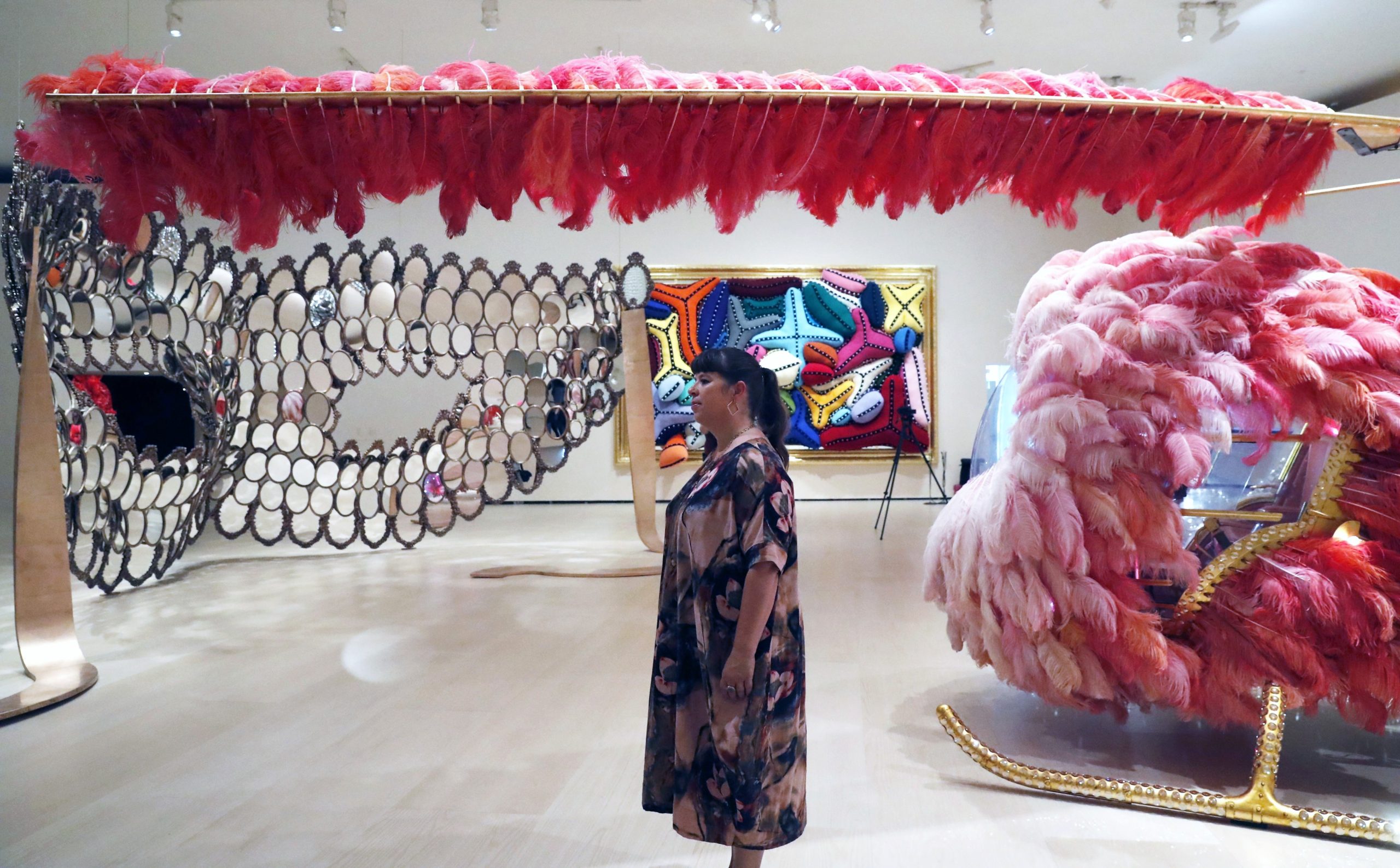 Exposição de Joana Vasconcelos em Bilbau fecha com fado e 640 mil visitantes