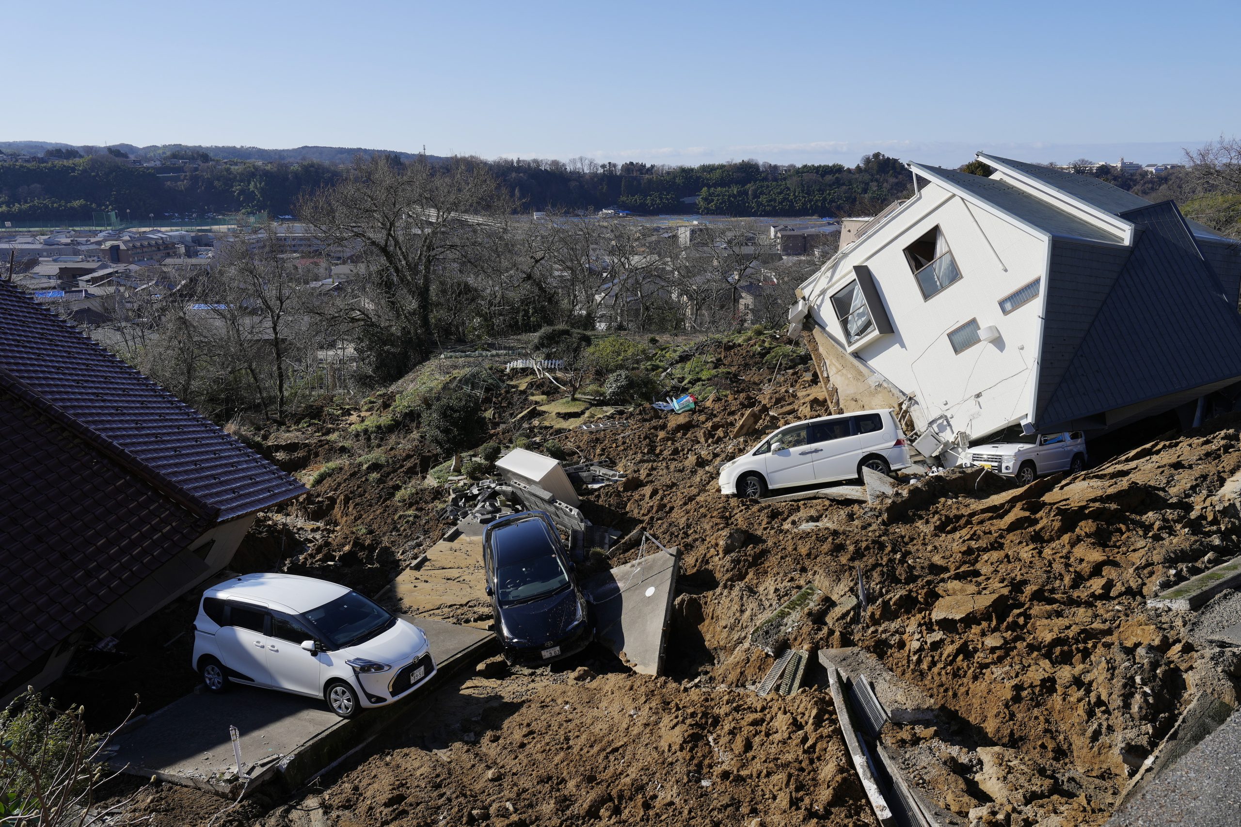 Pelo menos 48 mortos devido a sismo no Japão. Alerta de tsunami suspenso