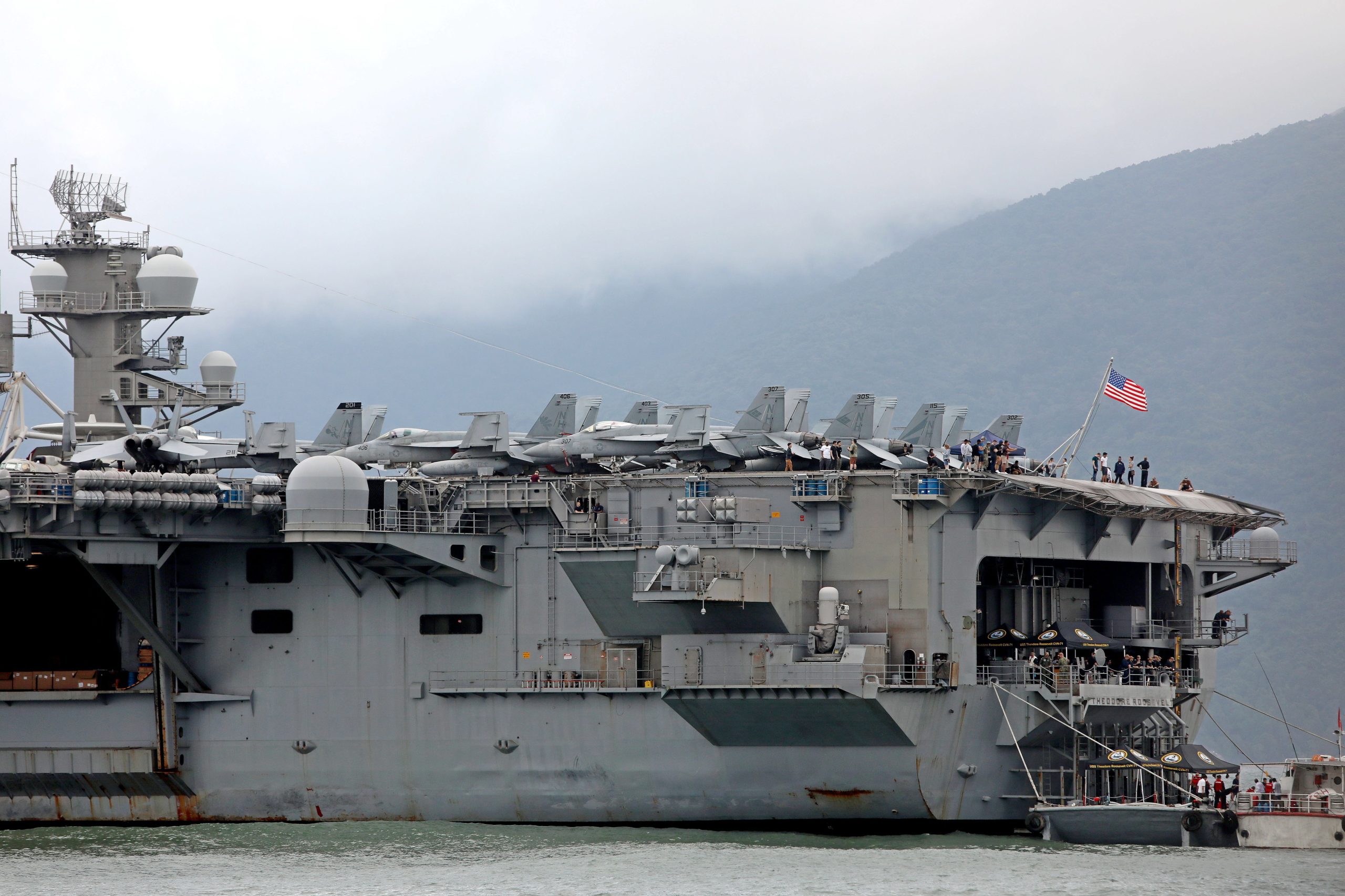 EUA reclamam abate de drone iraniano que se dirigia a porta-aviões USS Lincoln