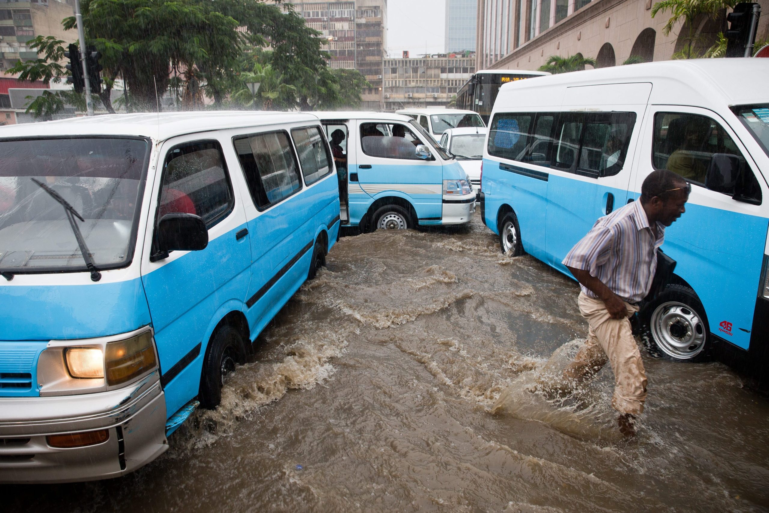 Angola: protestos também em Huíla. Taxistas paralisaram serviços devido à subida do preço da gasolina